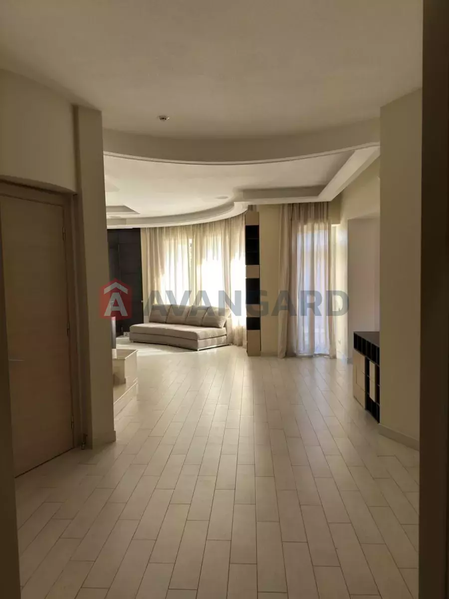 �������, 300 ��.�. ���� 10