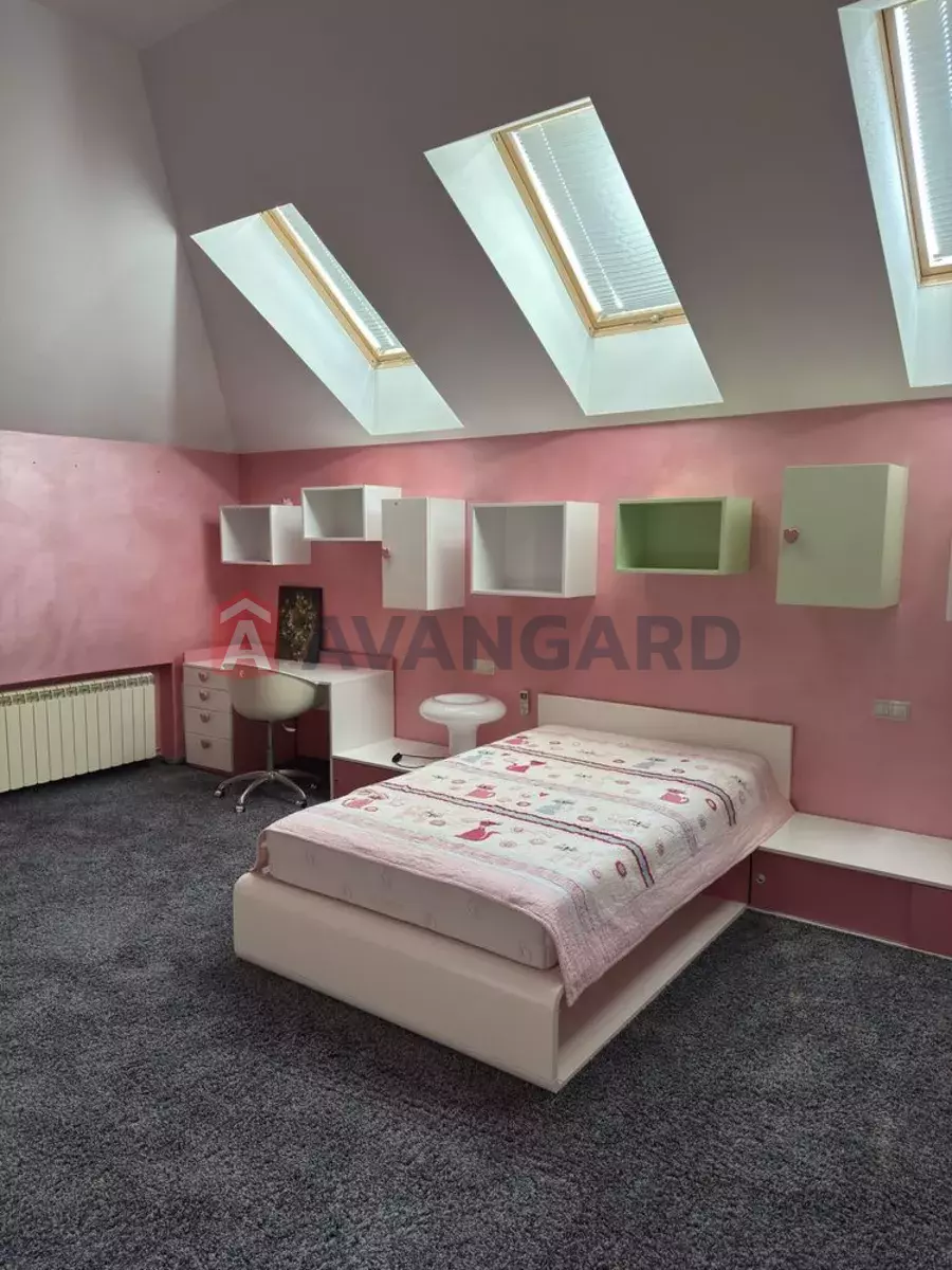 �������, 300 ��.�. ���� 17