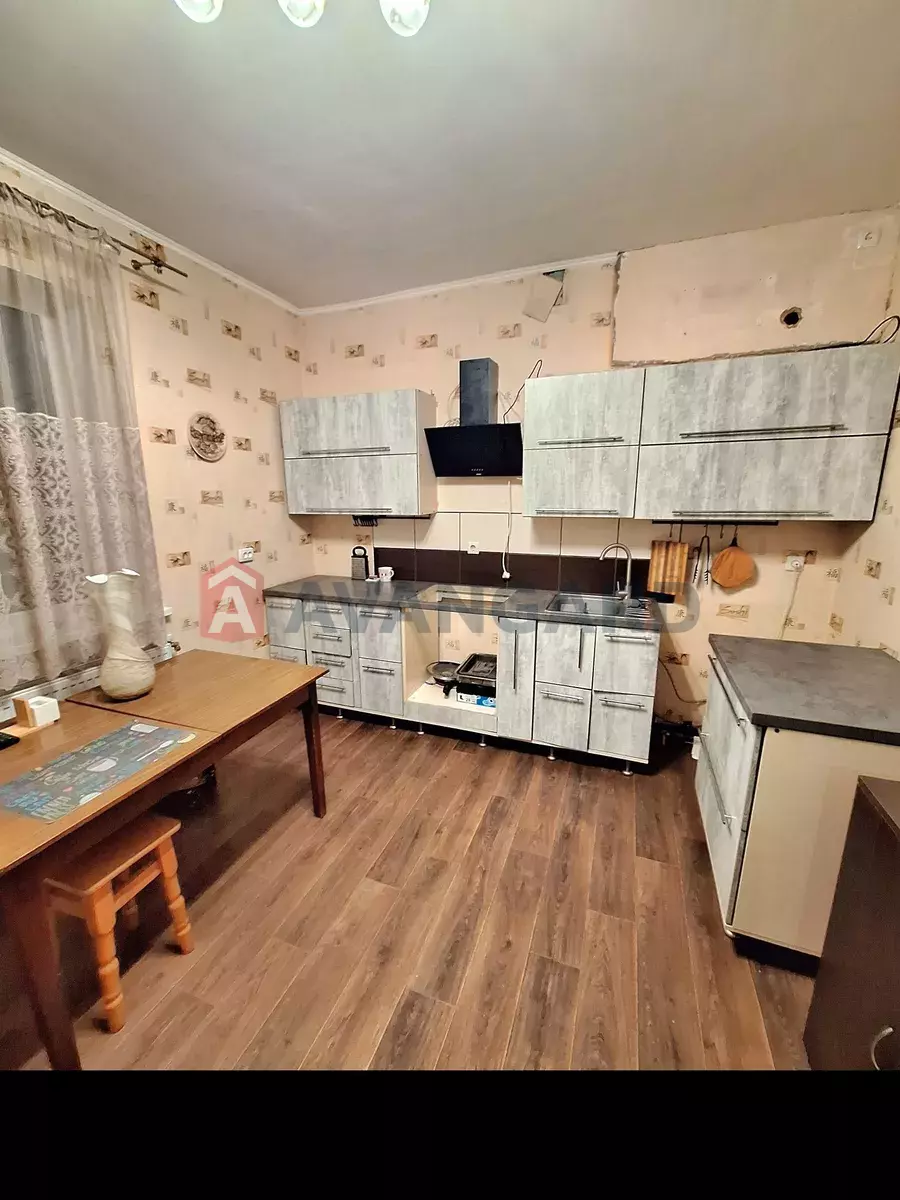 �������, 100 ��.�. ���� 17