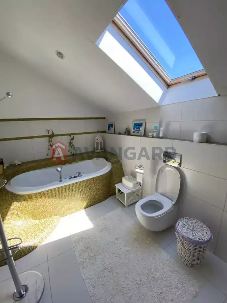 �������, 300 ��.�. ���� 4