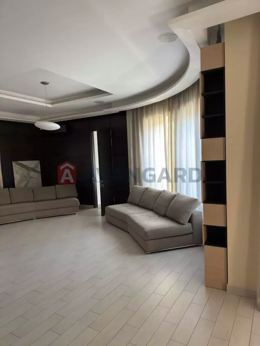 �������, 300 ��.�. ���� 8