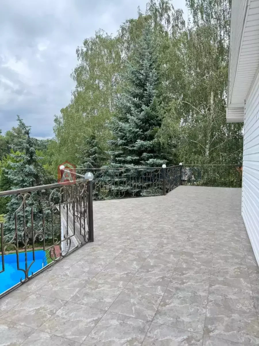 �������, 400 ��.�. ���� 8