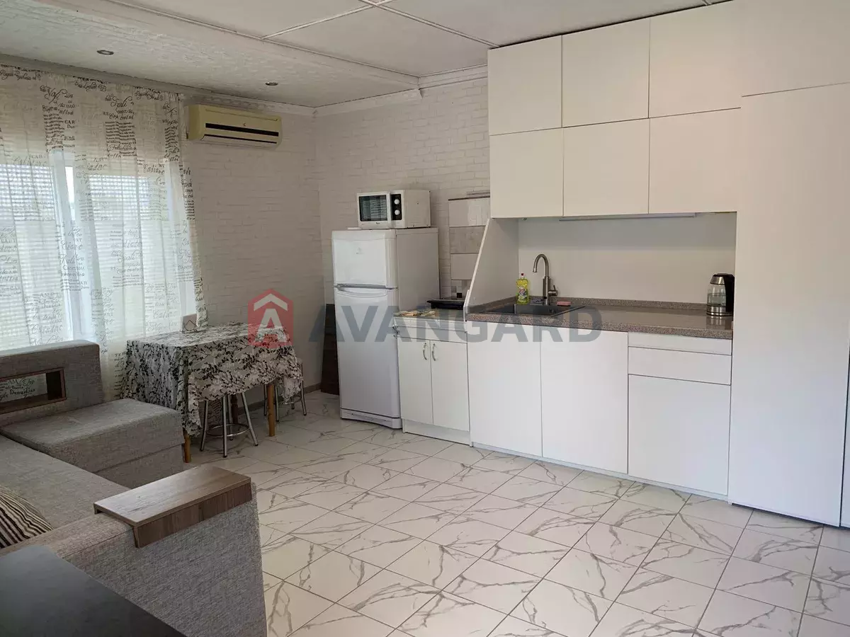 ������� �������, 38 ��.�. ���� 8