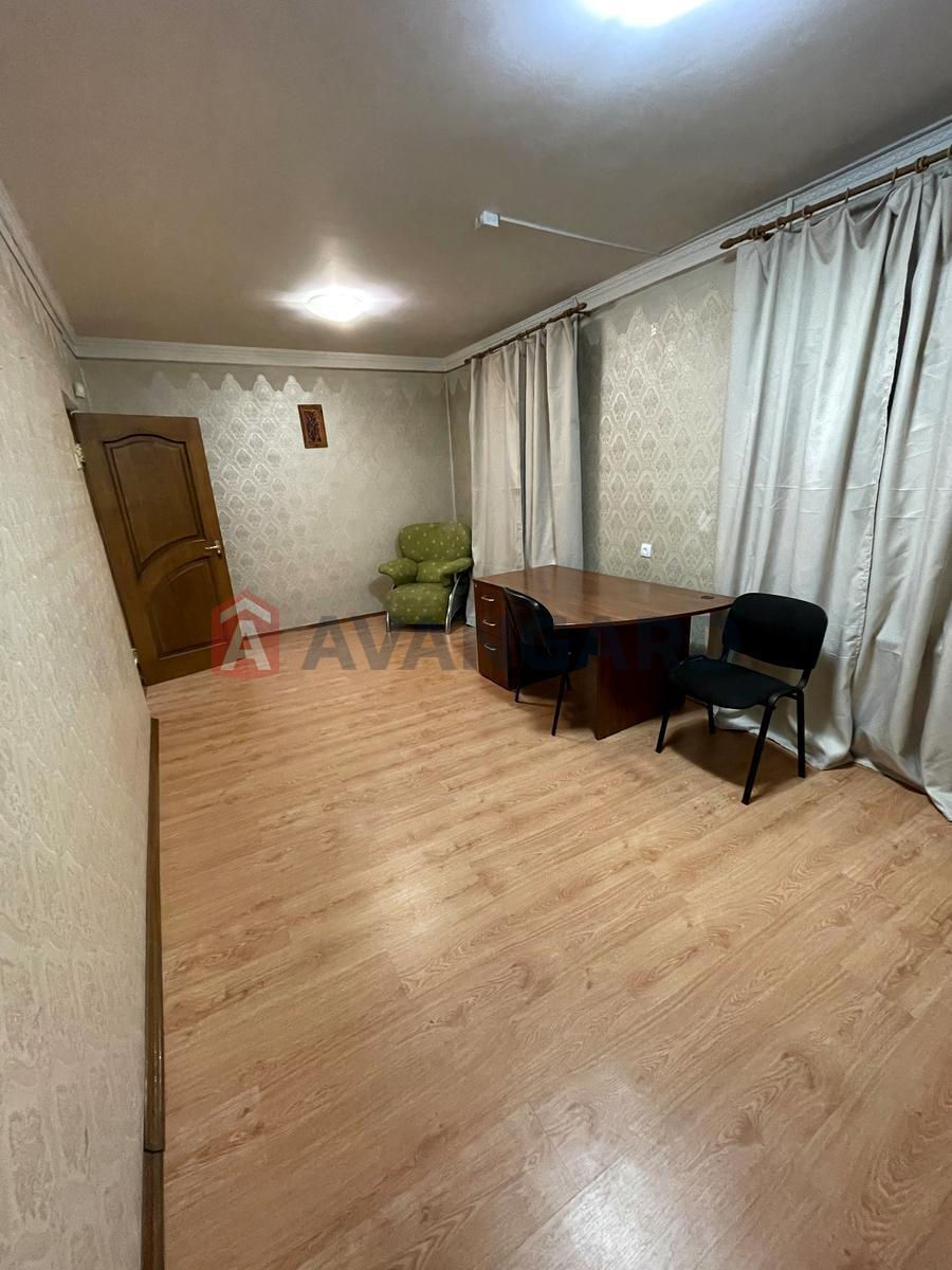 �������, 300 ��.�. ���� 13