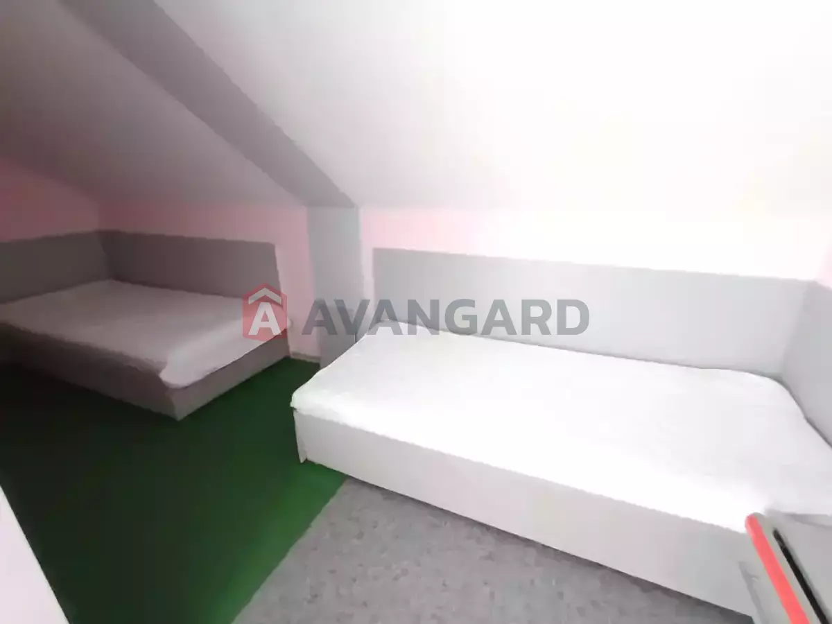 �������, 400 ��.�. ���� 12