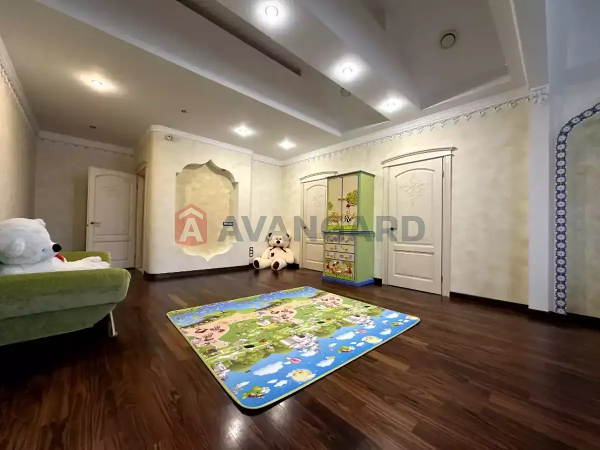 �������, 800 ��.�. ���� 7