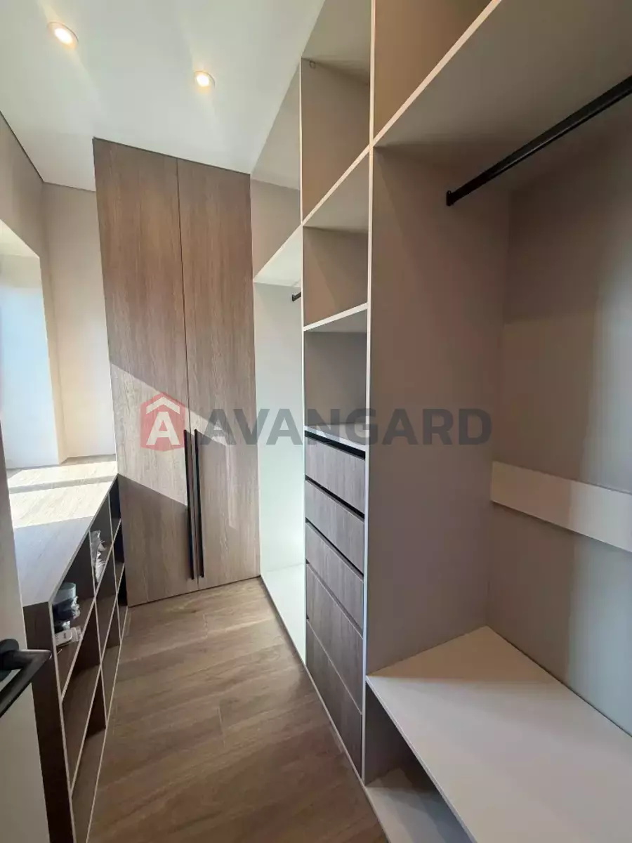 �������, 120 ��.�. ���� 8