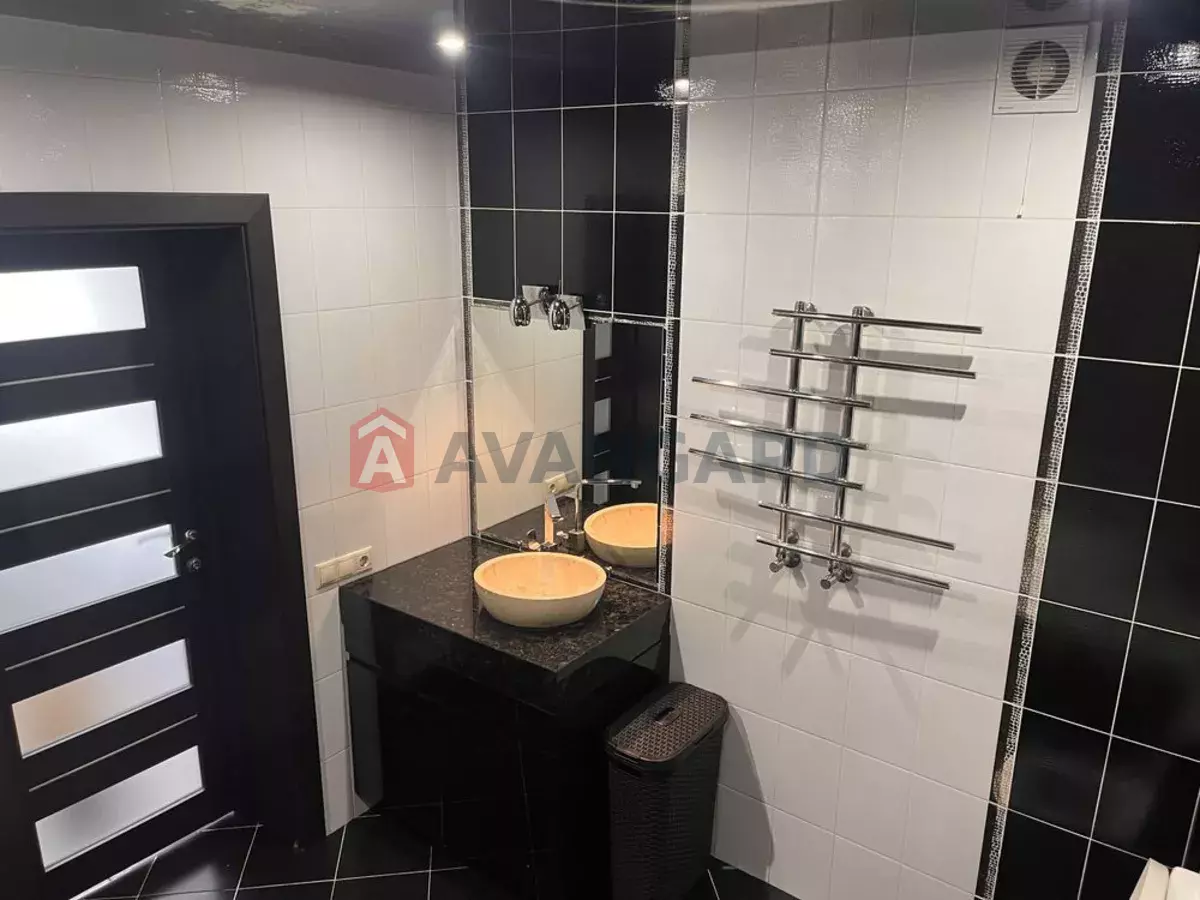 �������, 100 ��.�. ���� 20