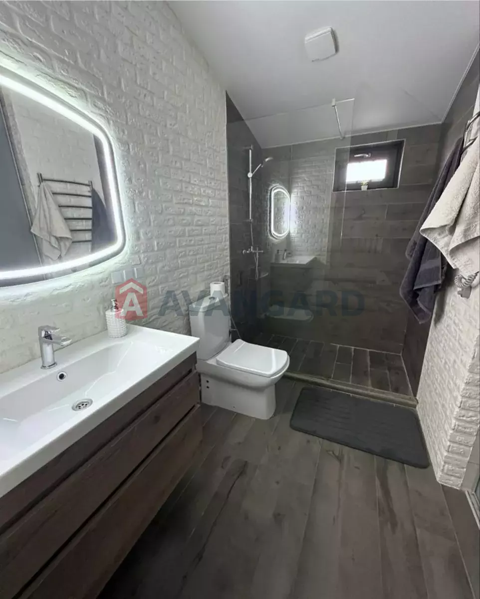 ���, 100 ��.�. ���� 5