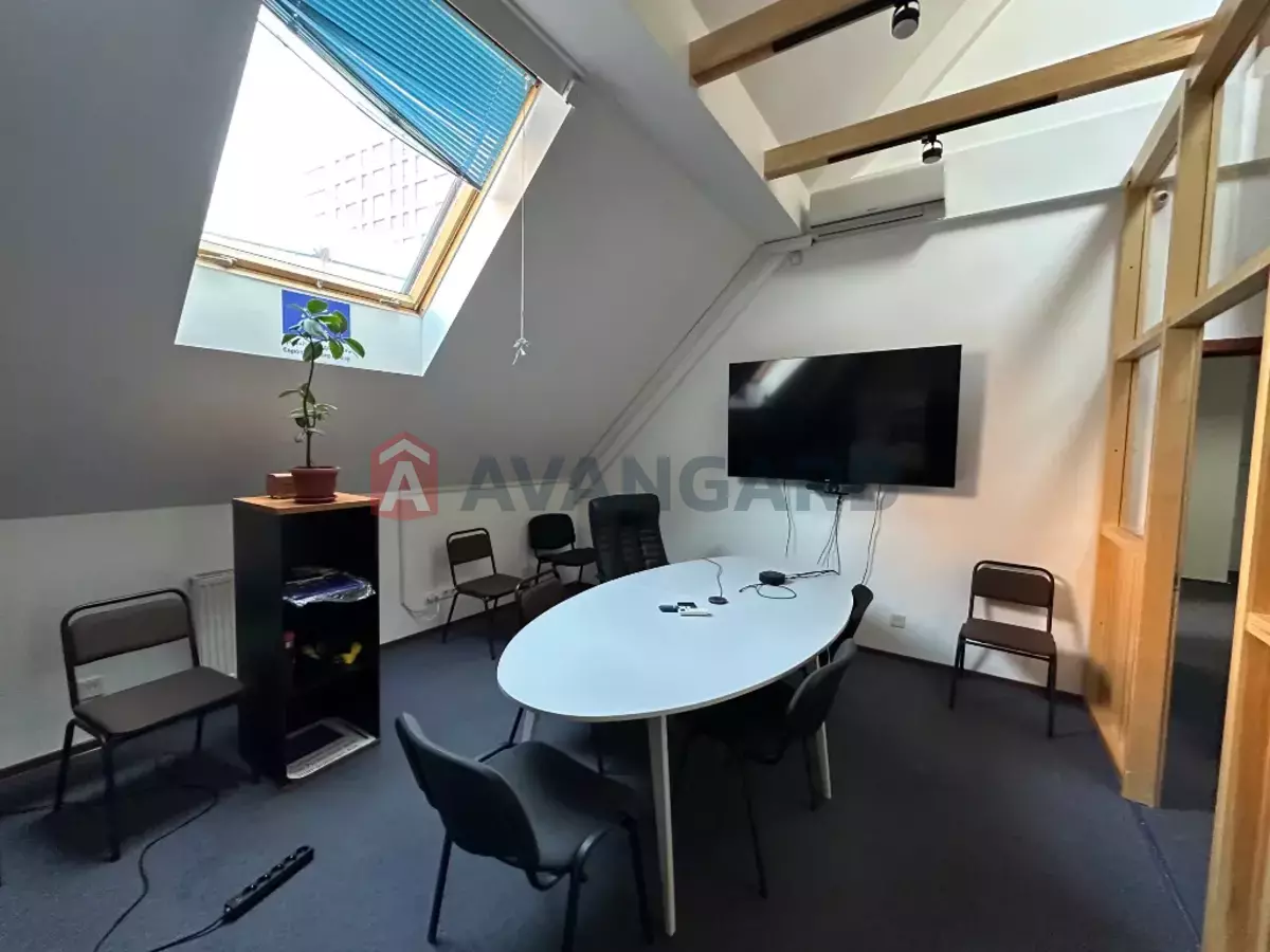 �������� �������, 210 ��.�. ���� 12