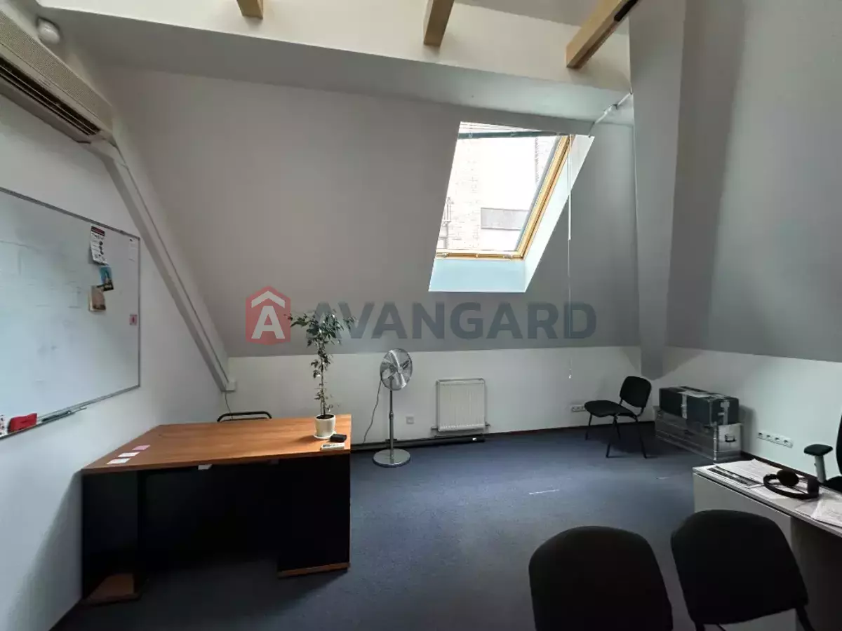 �������� �������, 210 ��.�. ���� 9