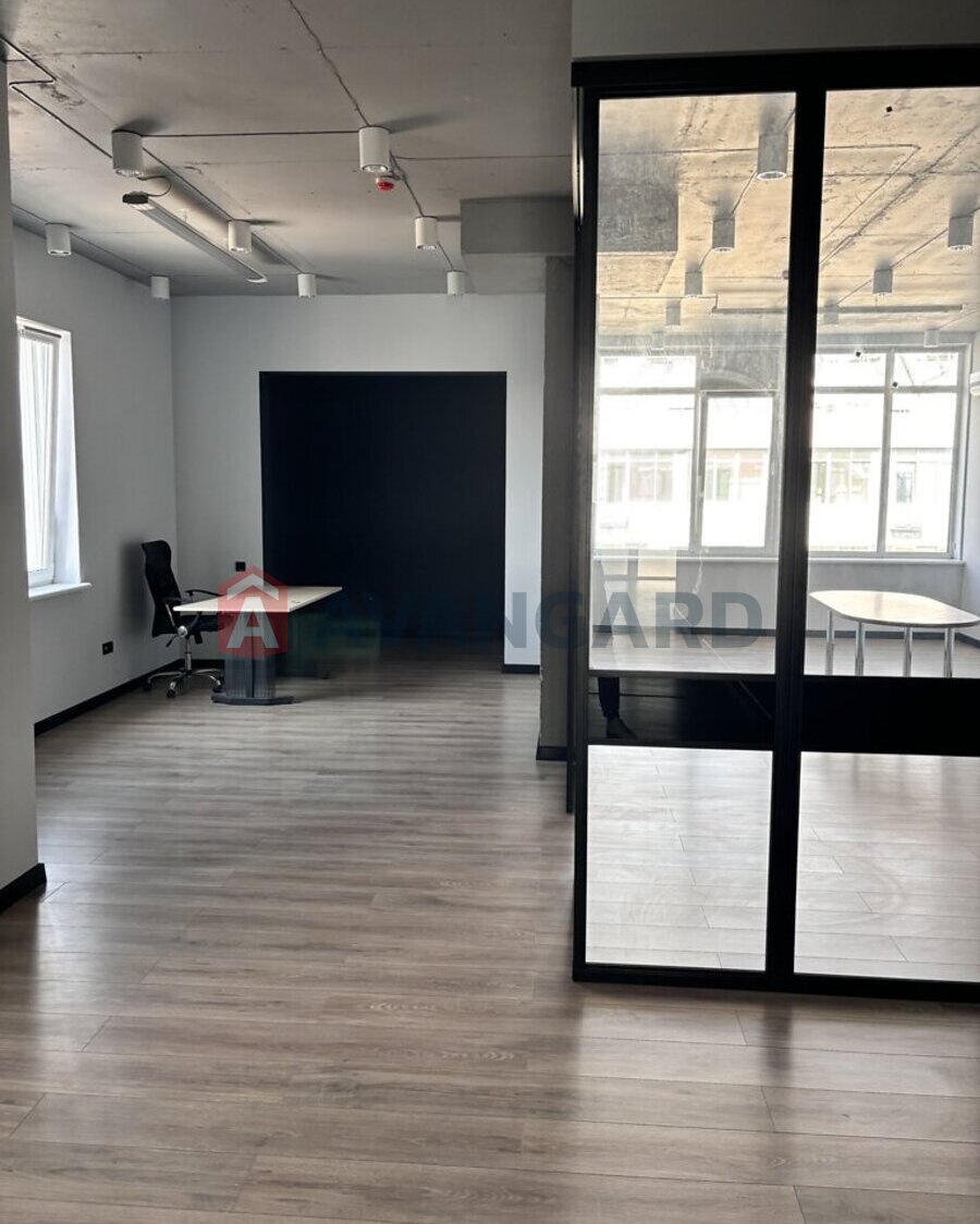 нежилое помещение в жилом доме, 200 кв.м. фото 1 нежилое помещение в жилом доме, 200 кв.м. фото 1