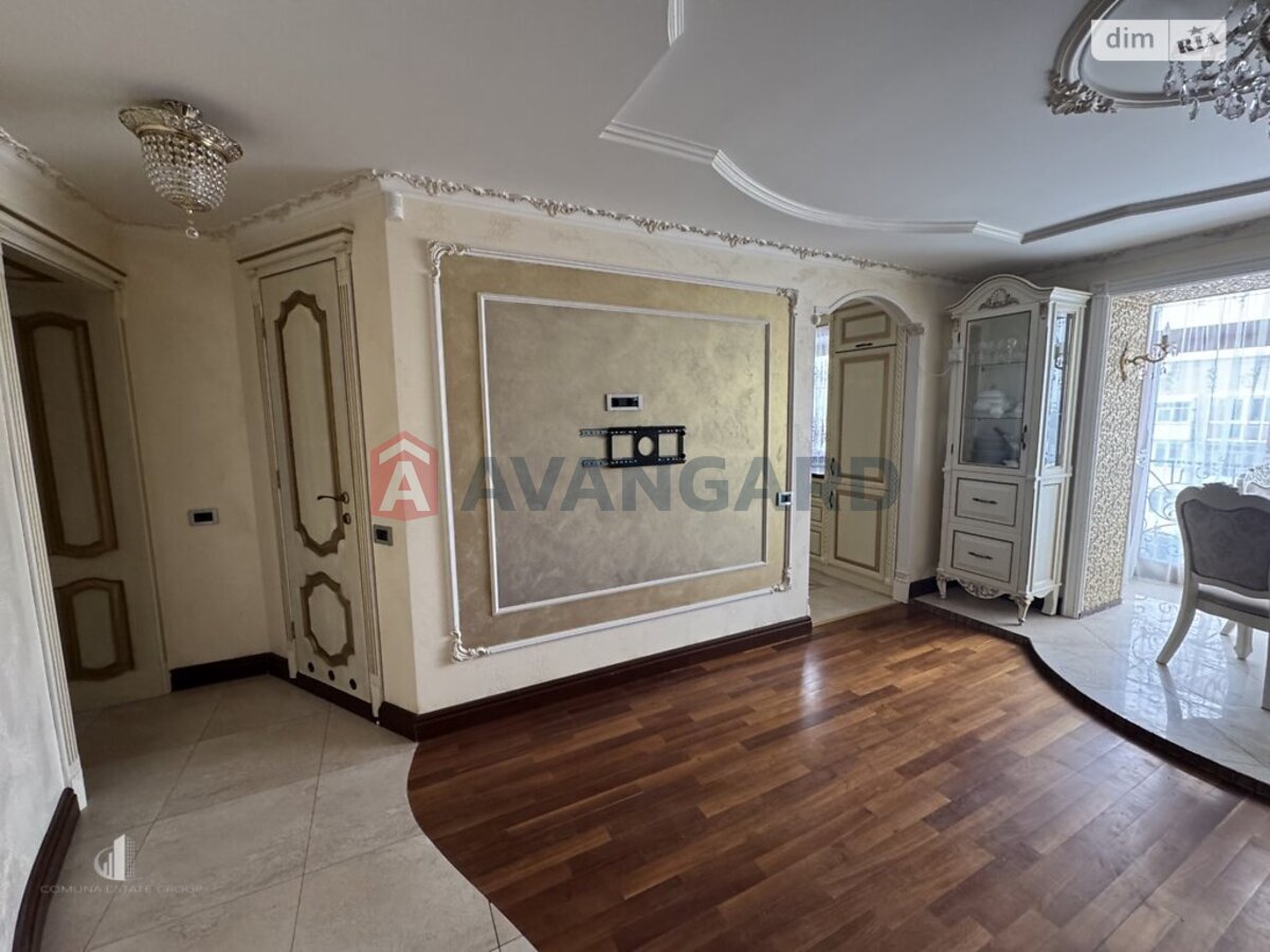 3 ��. ��������, 65/-/- ��. �., 5/5 ������ ���� 19