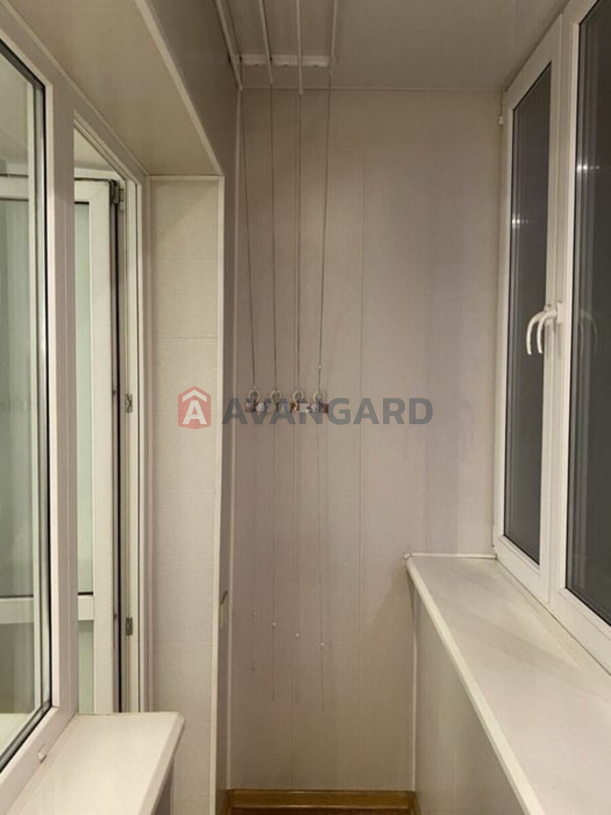 3 ��. ��������, 77/-/11 ��. �., 3/4 ������ ���� 8