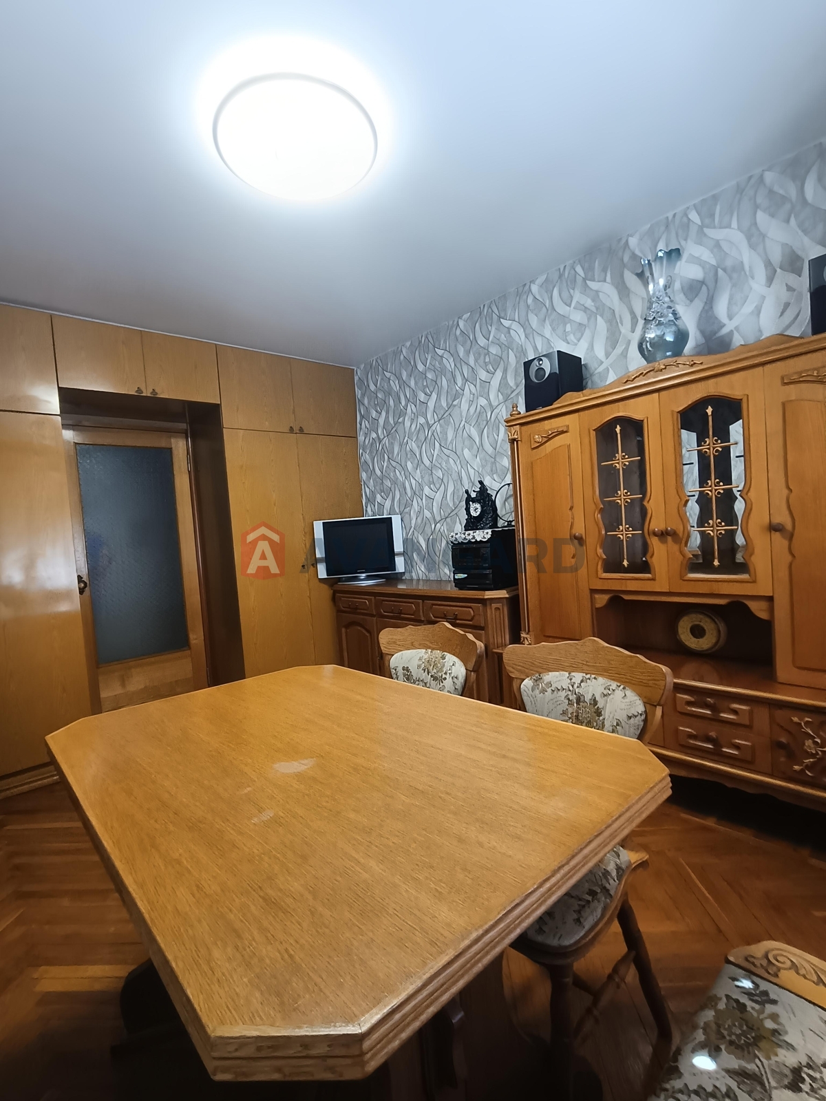 4 ��. ��������, 88/57/7,3 ��. �., 7/9 ������ ���� 10