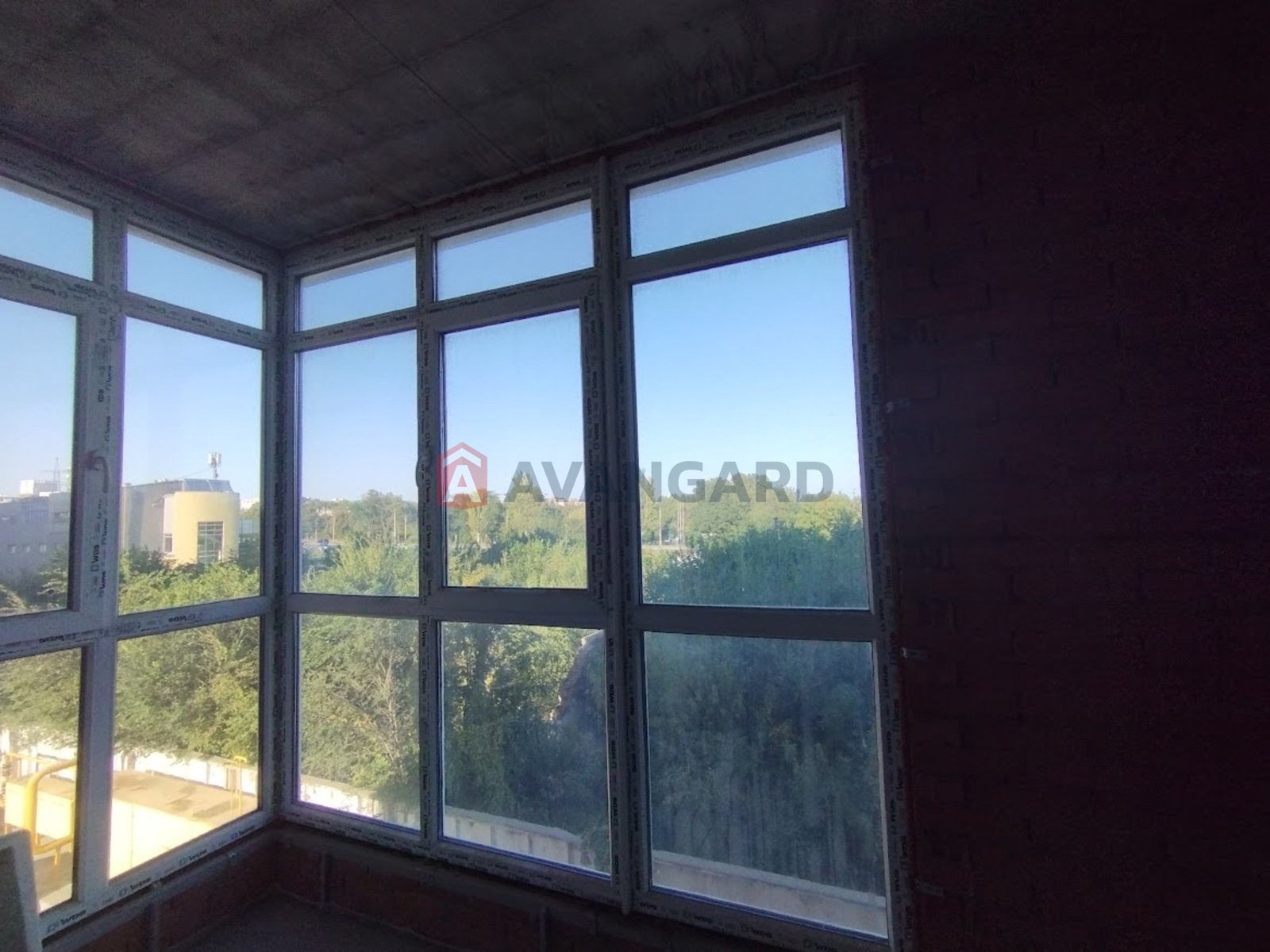 3 ��. ��������, 121/40/68 ��. �., 4/12 ������ ���� 11