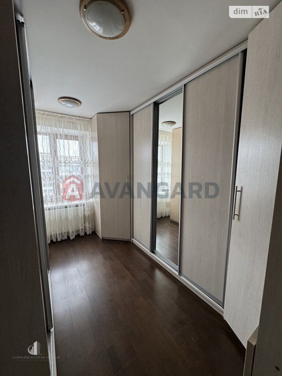 3 ��. ��������, 65/-/- ��. �., 5/5 ������ ���� 24