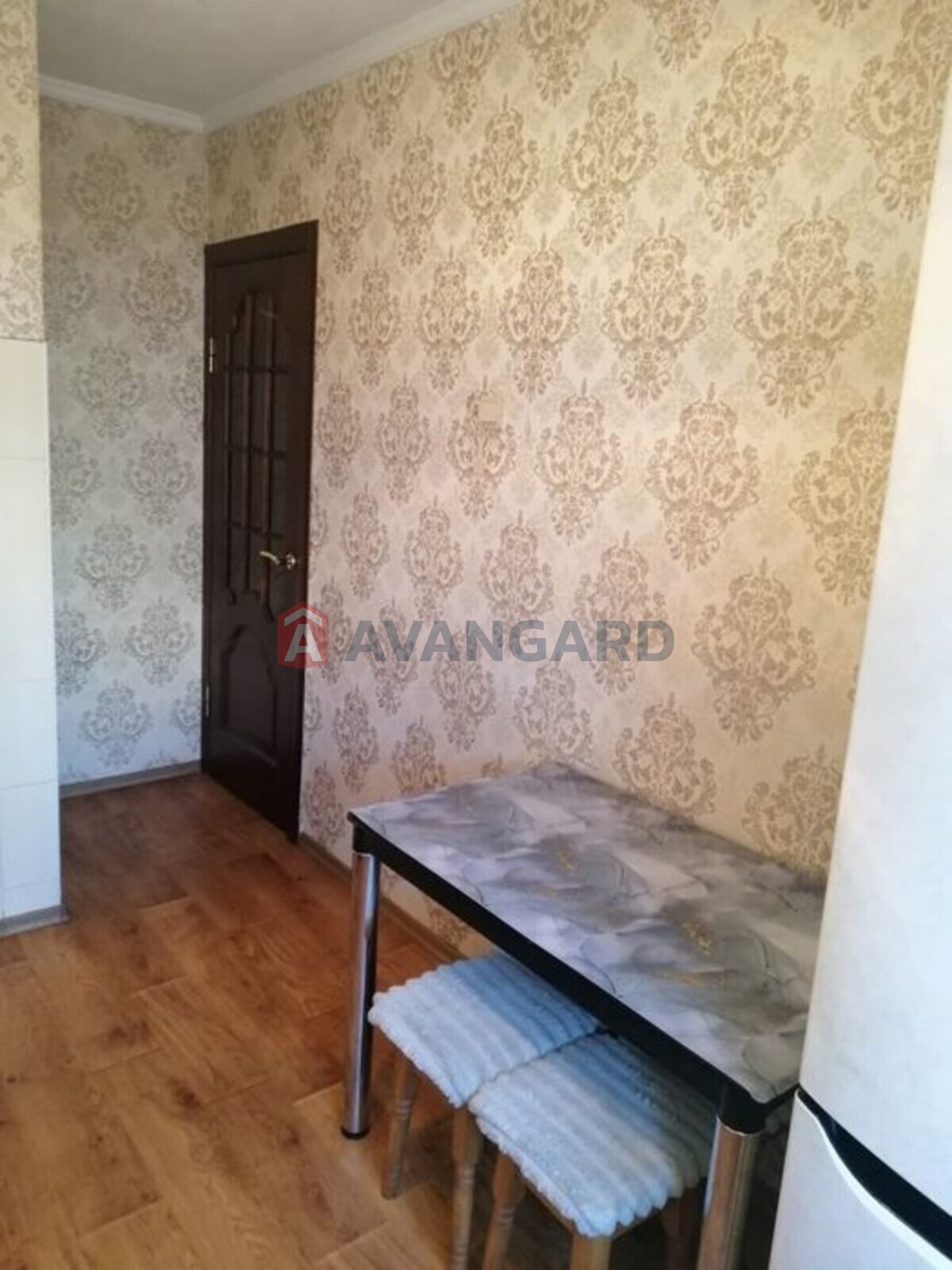 3 ��. ��������, 61/-/8 ��. �., 1/10 ������ ���� 5