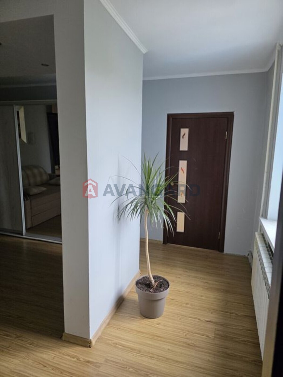 5 ��. ��������, 104/-/12 ��. �., 9/10 ������ ���� 8