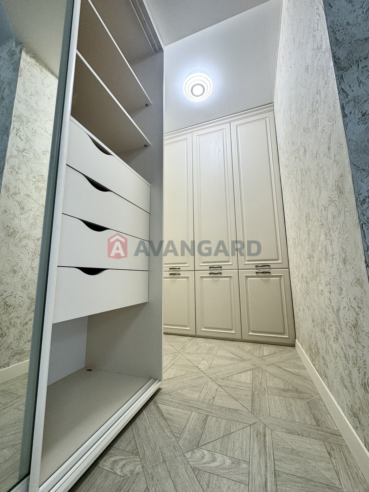 3 ��. ��������, 81/44/20 ��. �., 4/10 ������ ���� 18