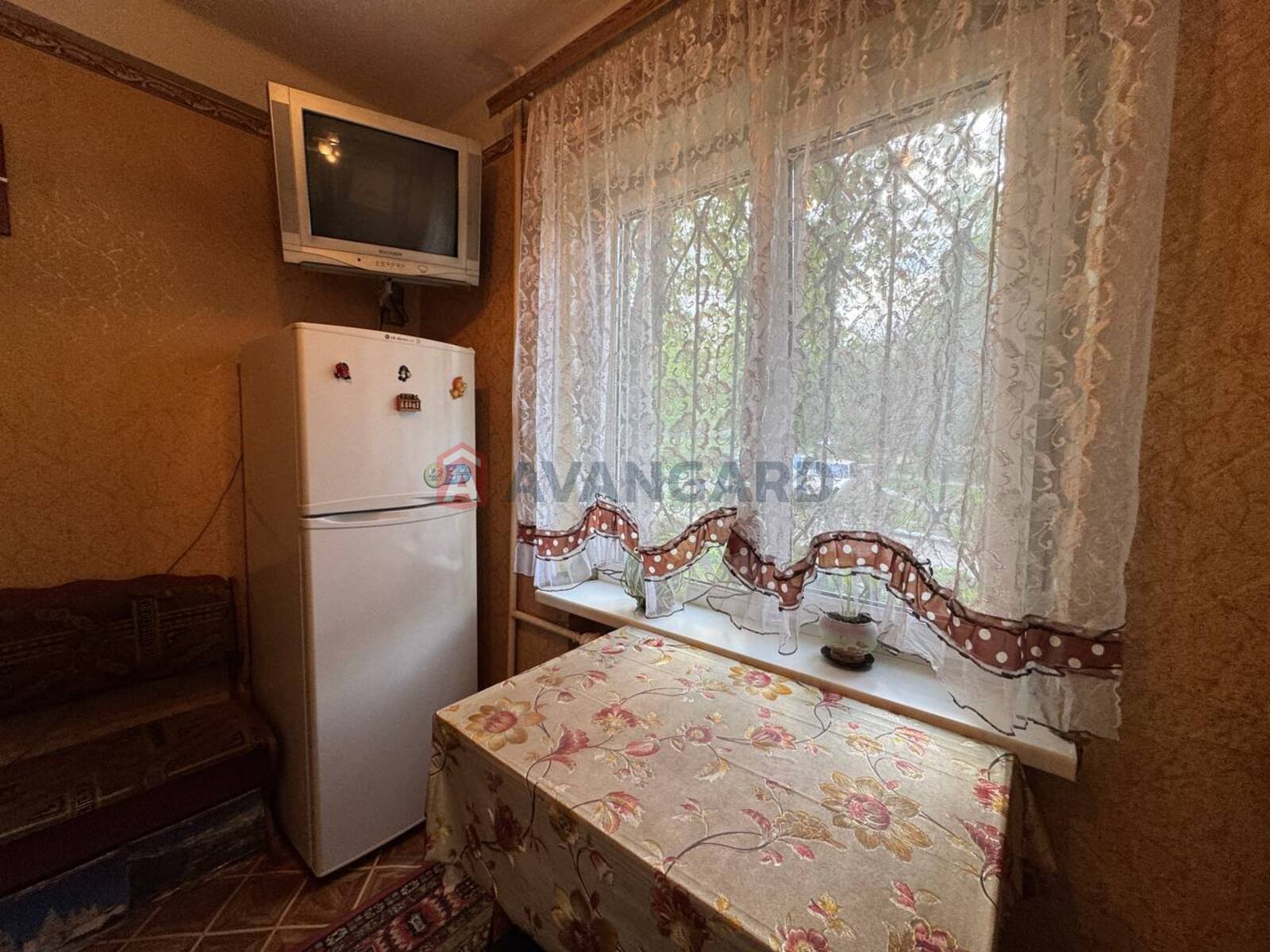 2 ����. ��������, 44.41/30.32/7 ��. �., 1/5 ���� ���� 10