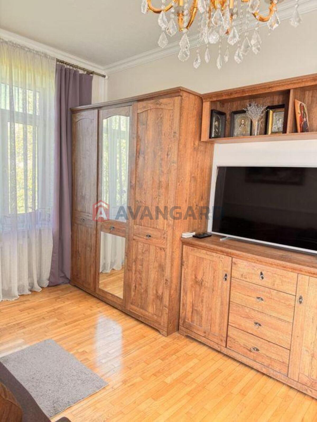 5 ��. ��������, 158/-/23 ��. �., 3/6 ������ ���� 10