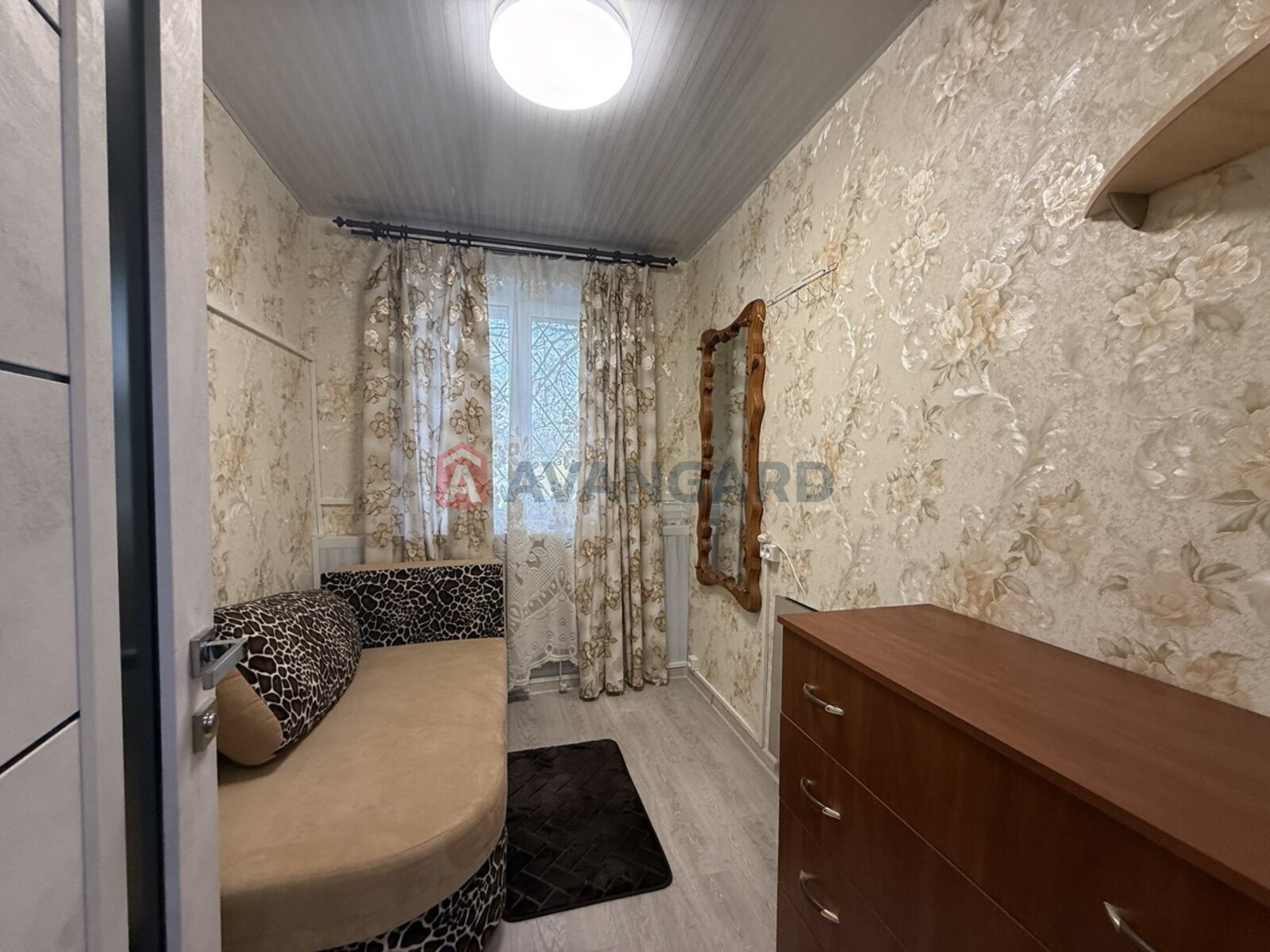 2 ��. ��������, 38/-/7 ��. �., 1/2 ������ ���� 4