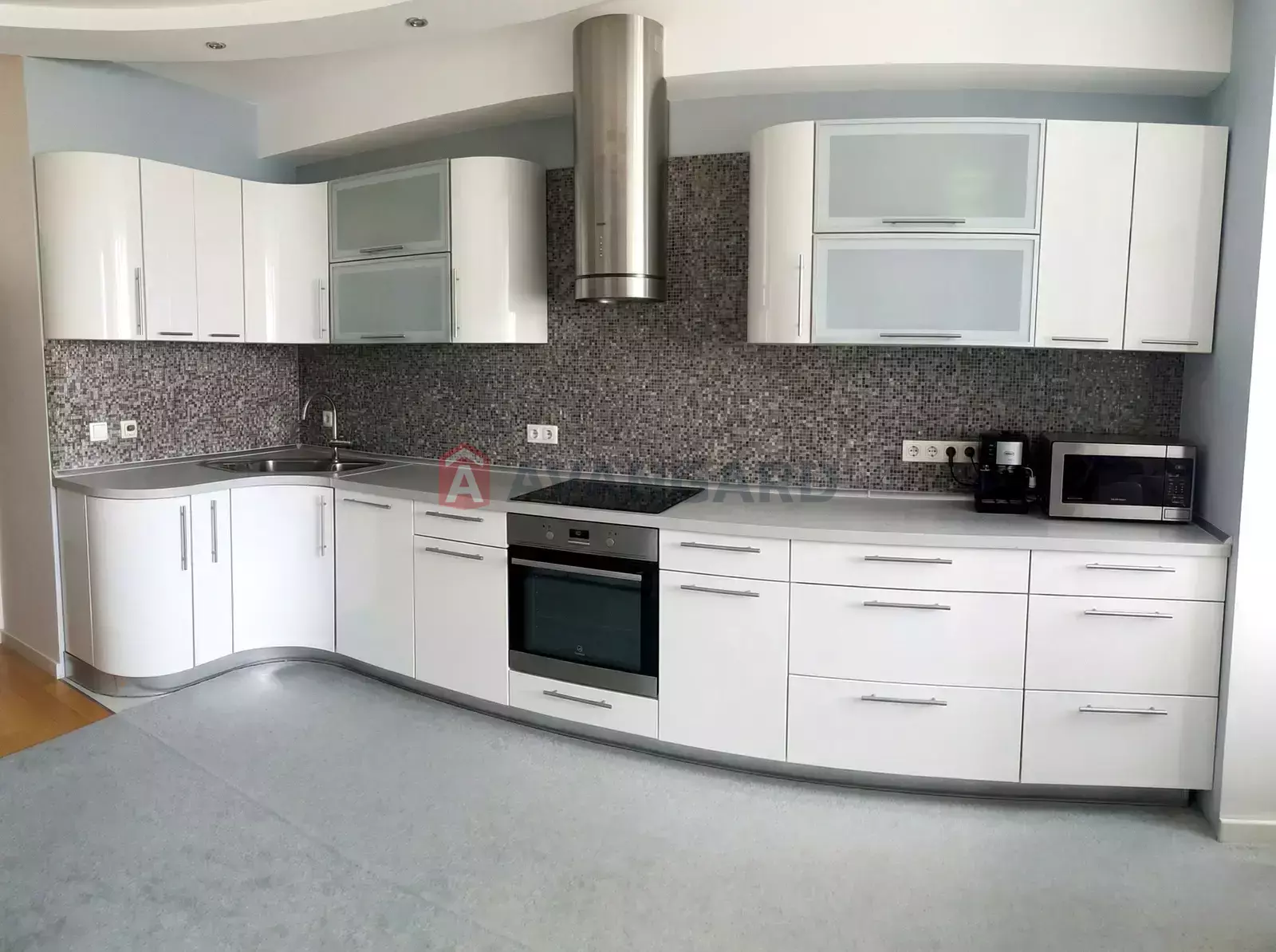 6 ��. ��������, 212/-/18 ��. �., 24/36 ������ ���� 9