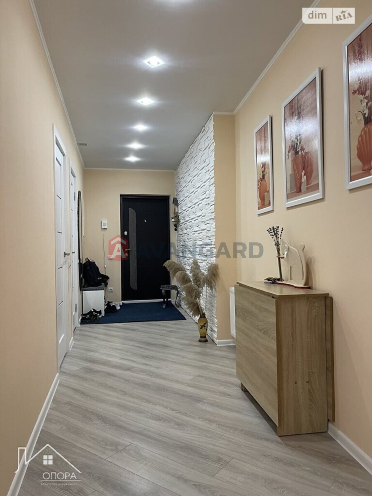 3 ��. ��������, 118/41/40 ��. �., 8/10 ������ ���� 7