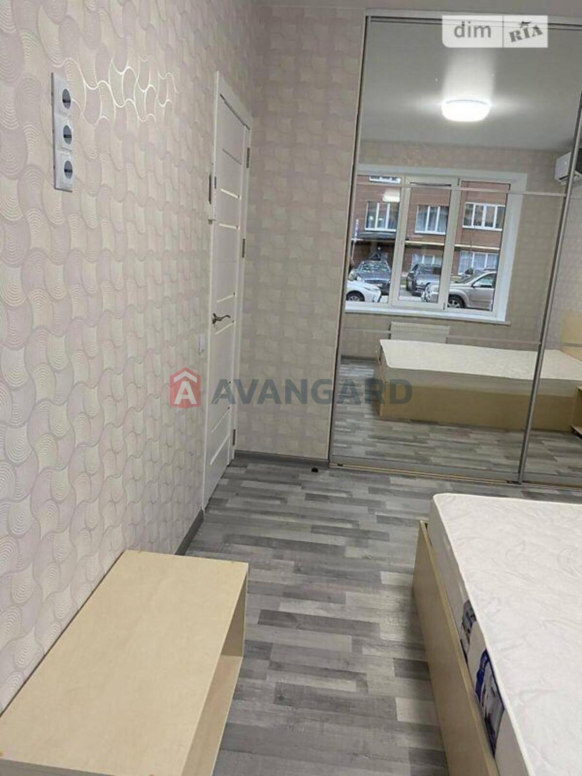 1 ��. ��������, 34/15/8 ��. �., 1/11 ������ ���� 10