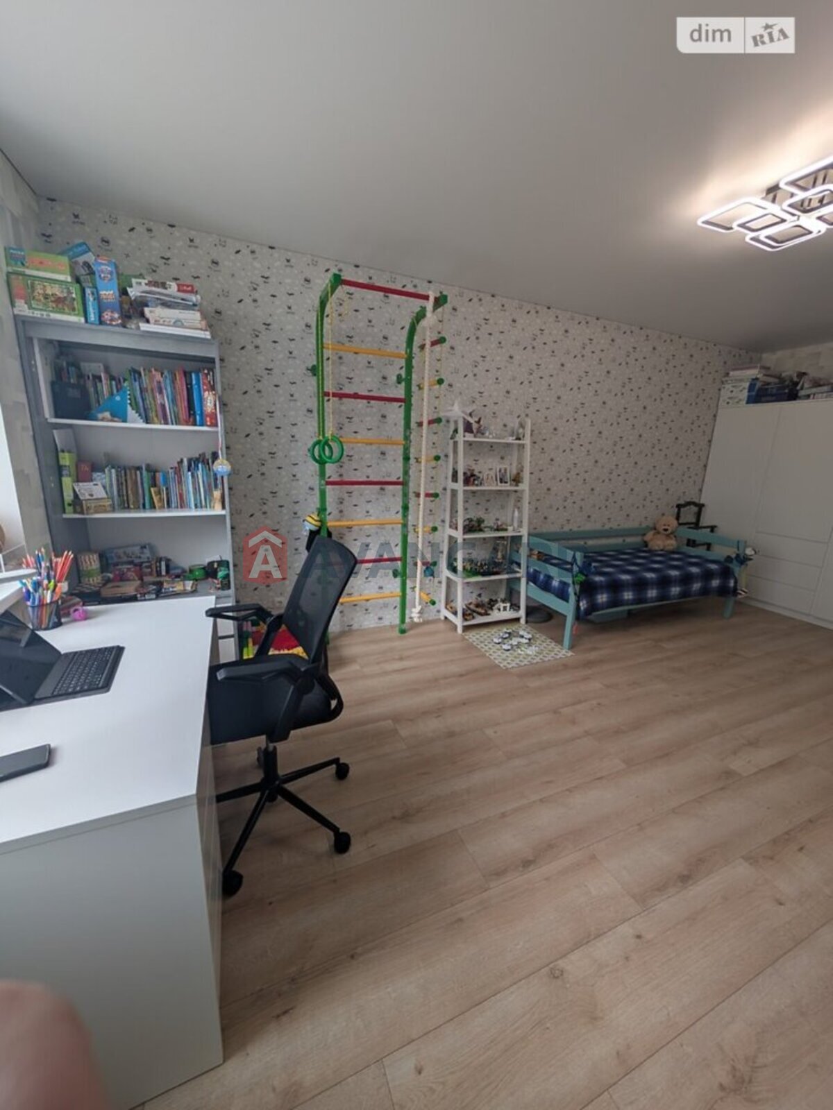 2 ��. ��������, 80/-/20 ��. �., 4/10 ������ ���� 4