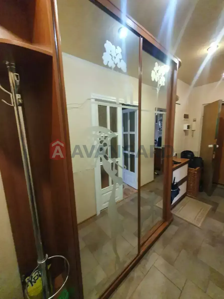 3 ��. ��������, 63/38/8 ��. �., 2/9 ������ ���� 8