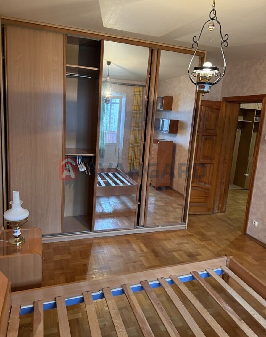 3 ����. ��������, 86/48/9 ��. �., 6/18 ���� ���� 17