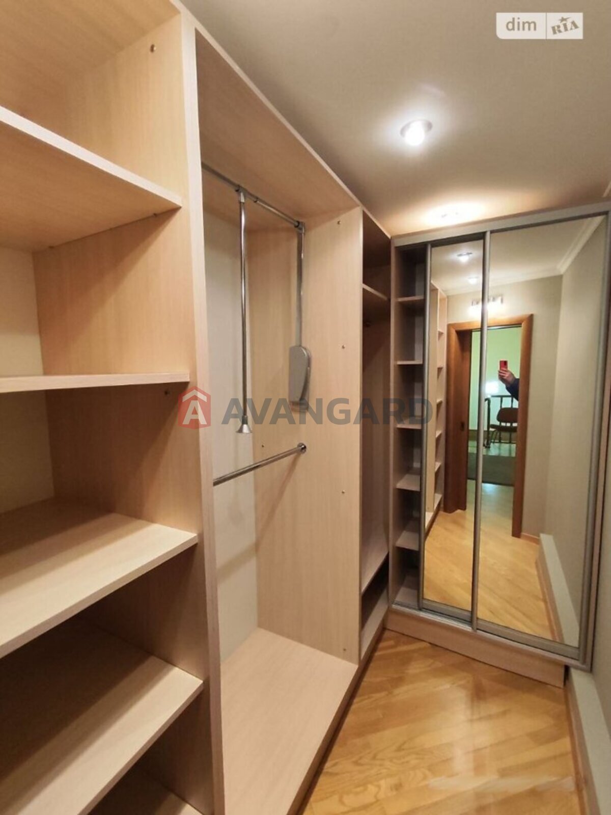 3 ��. ��������, 120/-/- ��. �., 4/10 ������ ���� 11