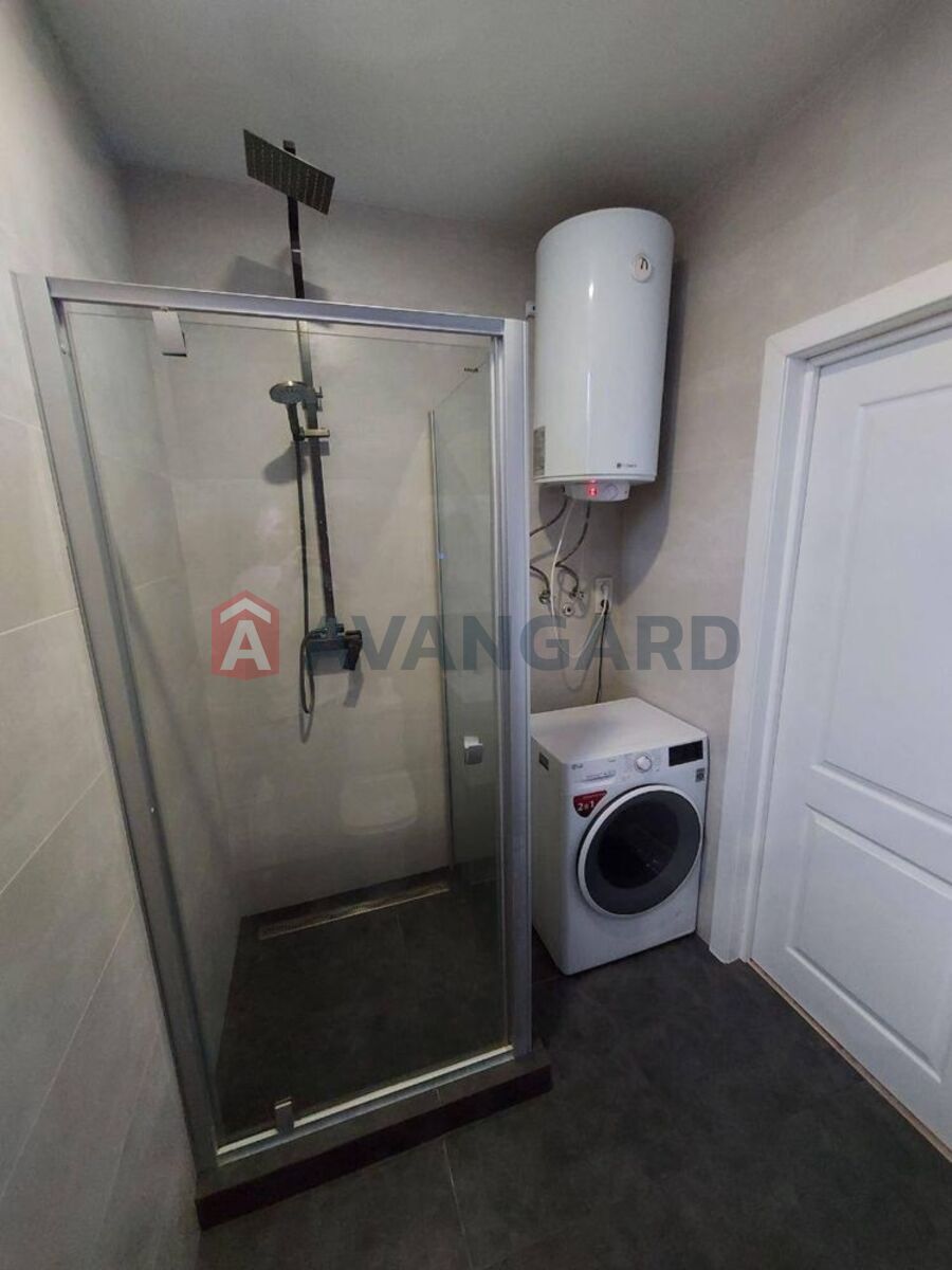 3 ����. ��������, 83/47/12 ��. �., 7/9 ���� ���� 8