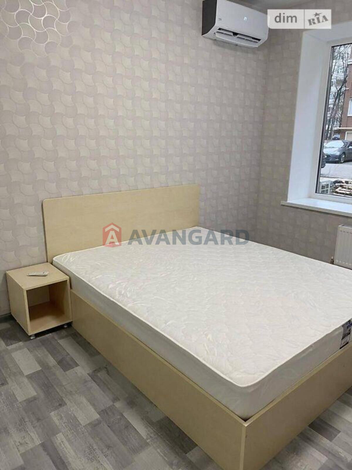 1 ��. ��������, 34/15/8 ��. �., 1/11 ������ ���� 4