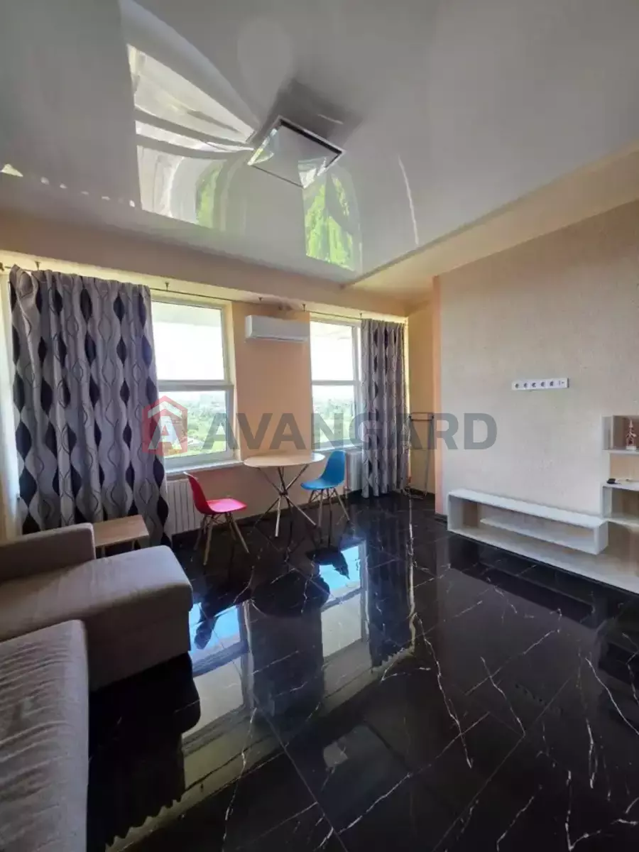 2 ��. ��������, 42/25/11 ��. �., 13/21 ������ ���� 5