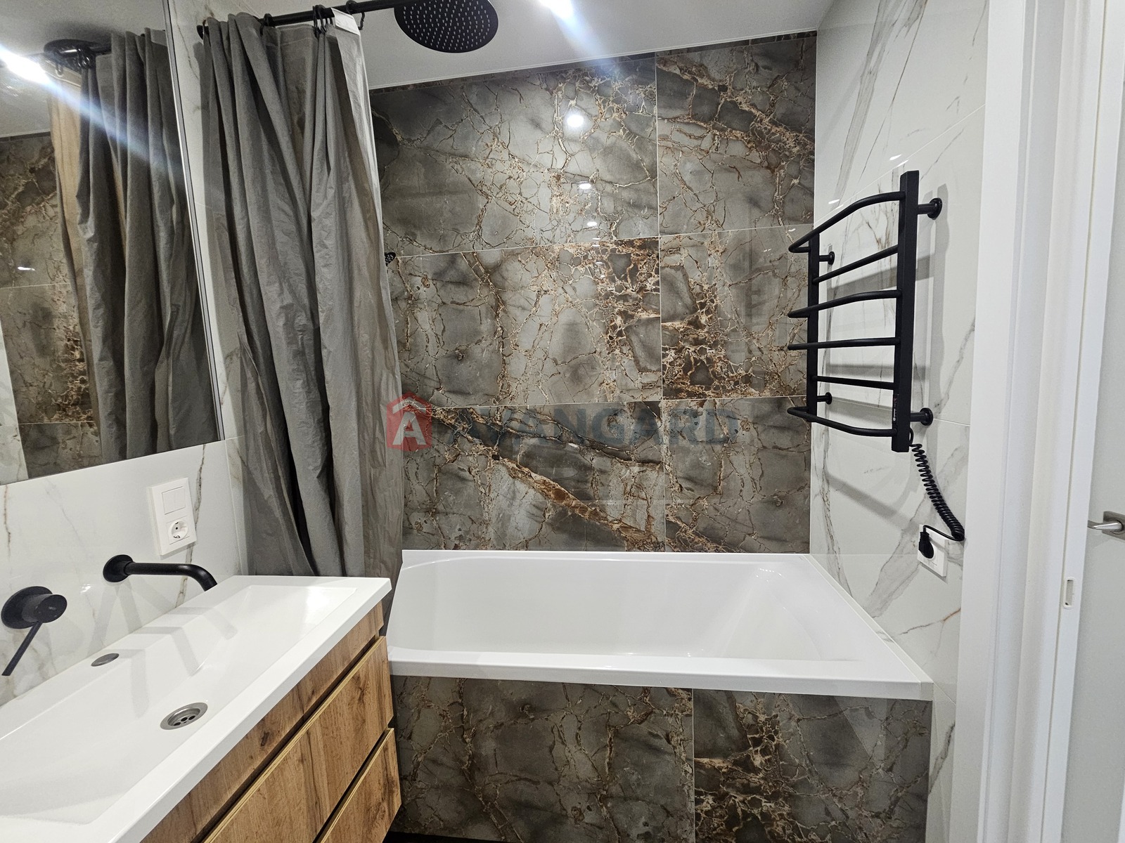 2 ��. ��������, 54/-/18 ��. �., 8/10 ������ ���� 17