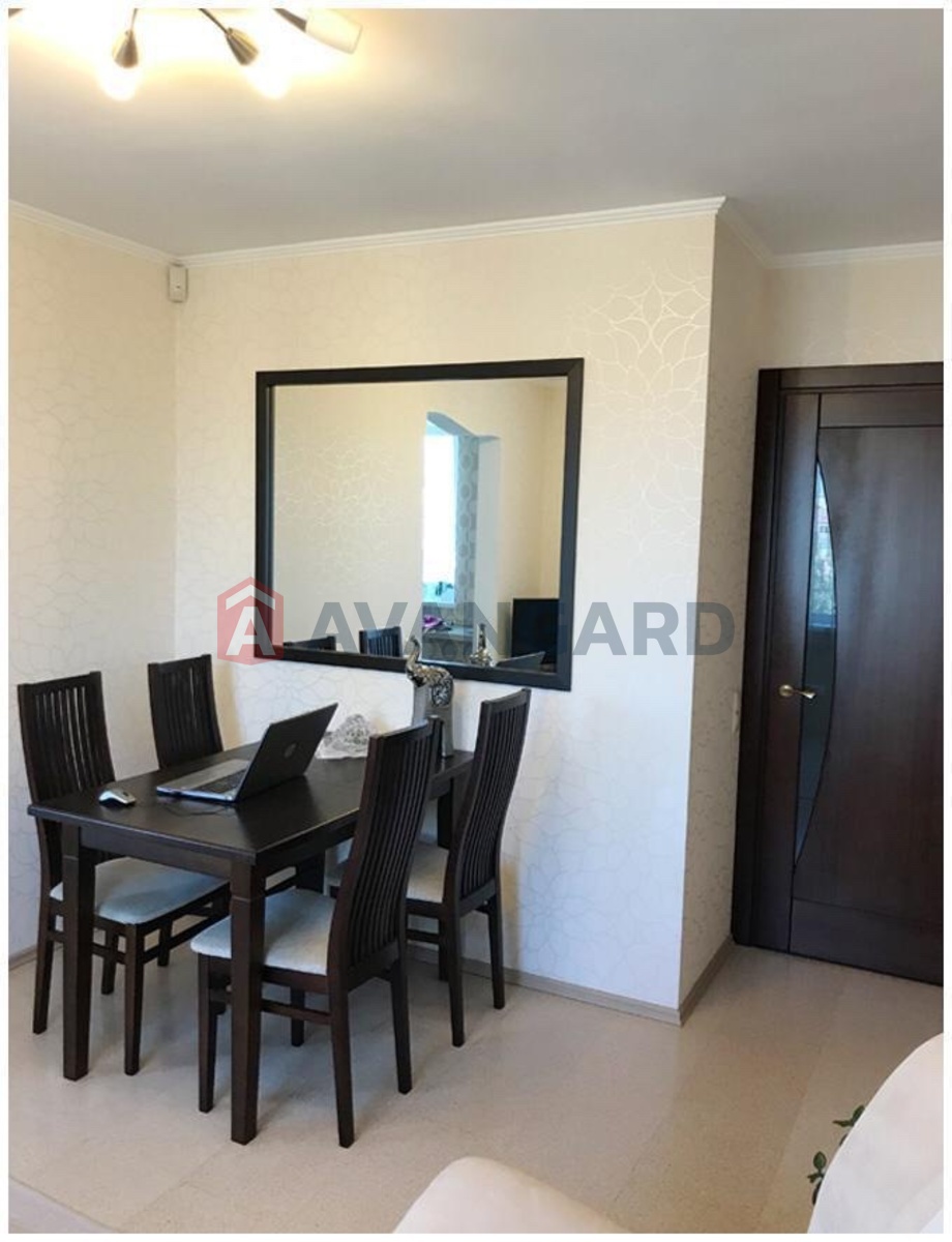 4 ����. ��������, 92/-/10 ��. �., 9/10 ���� ���� 3