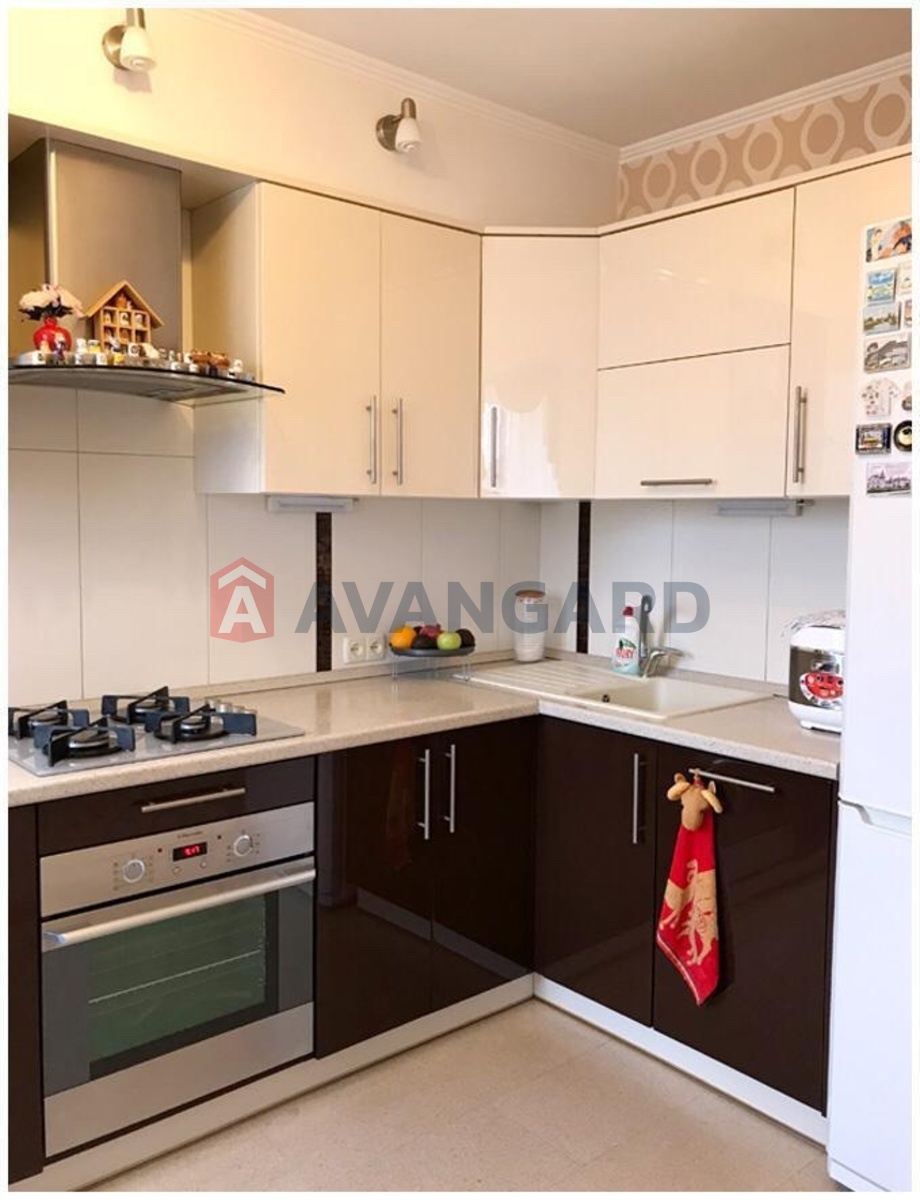 4 ����. ��������, 92/-/10 ��. �., 9/10 ���� ���� 1