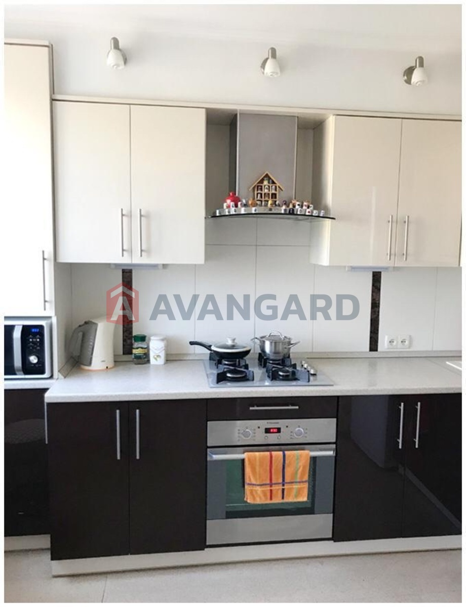 4 ����. ��������, 92/-/10 ��. �., 9/10 ���� ���� 2