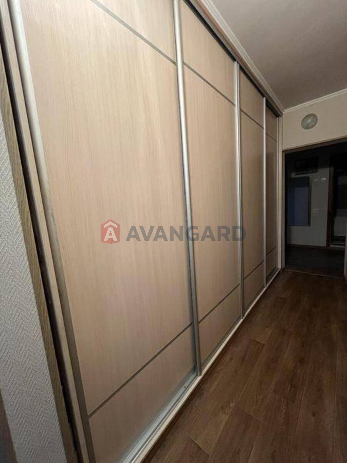 3 ��. ��������, 68/-/7 ��. �., 9/9 ������ ���� 4