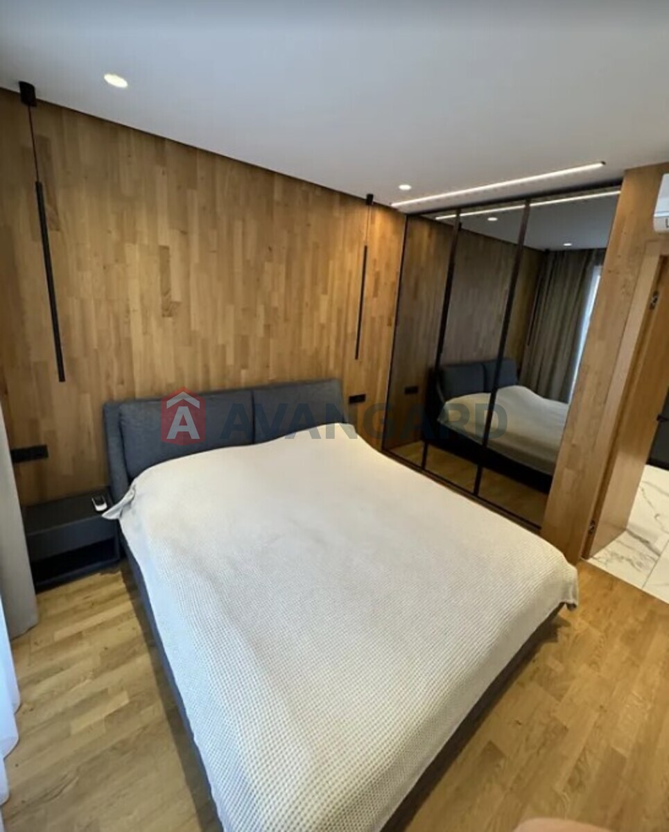 3 ��. ��������, 61/-/- ��. �., 5/17 ������ ���� 9