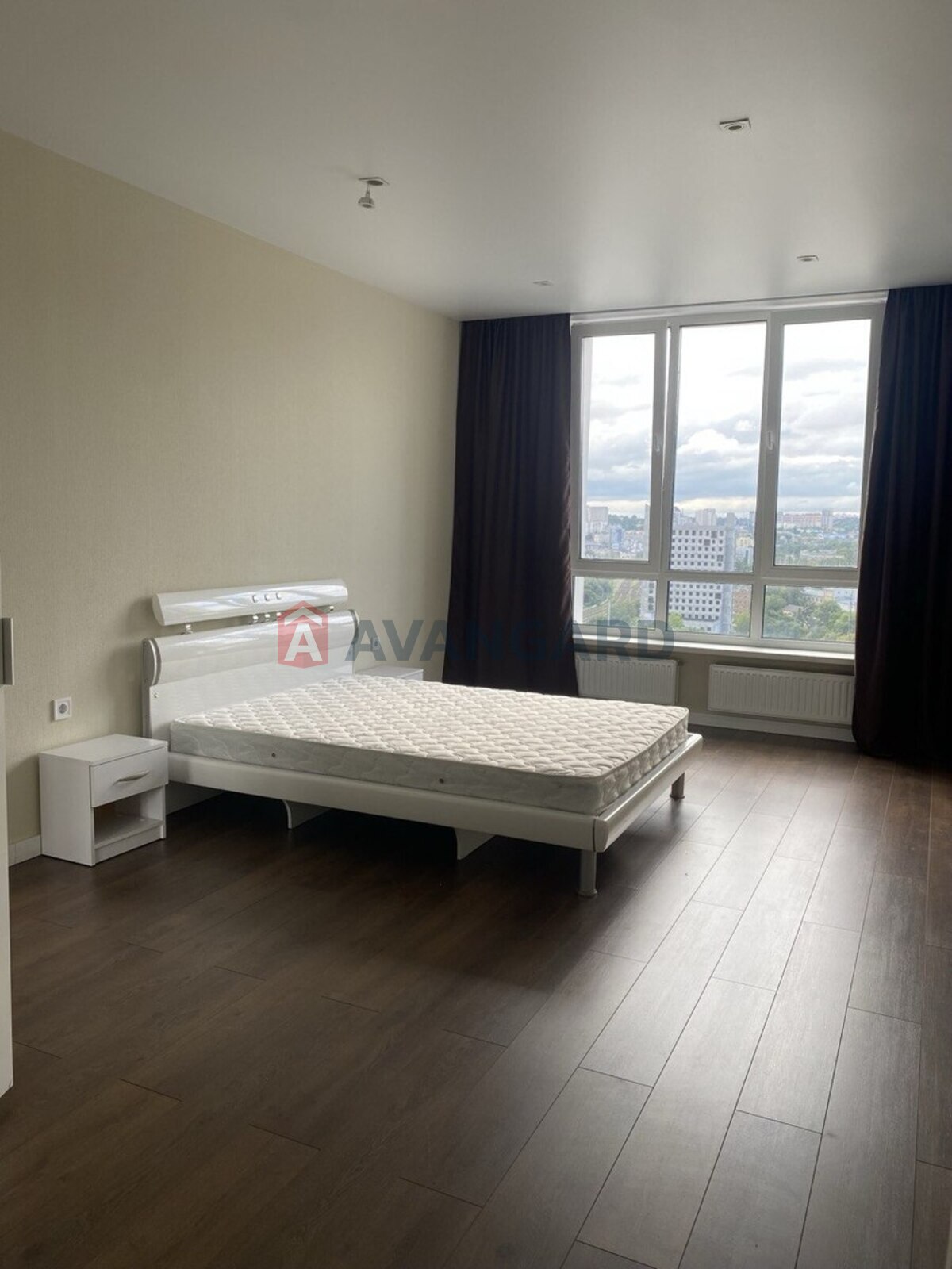 2 ��. ��������, 82/37/22 ��. �., 12/26 ������ ���� 9