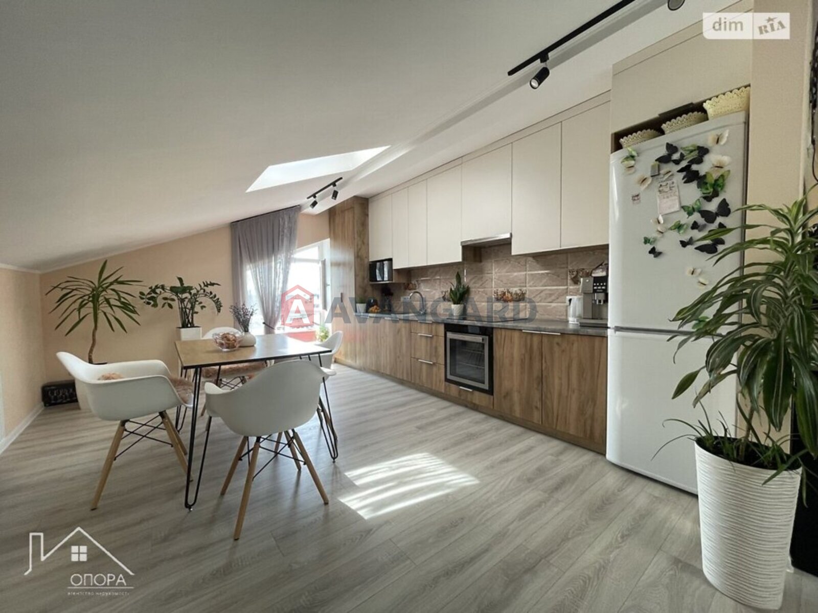 3 ��. ��������, 118/41/40 ��. �., 8/10 ������ ���� 1