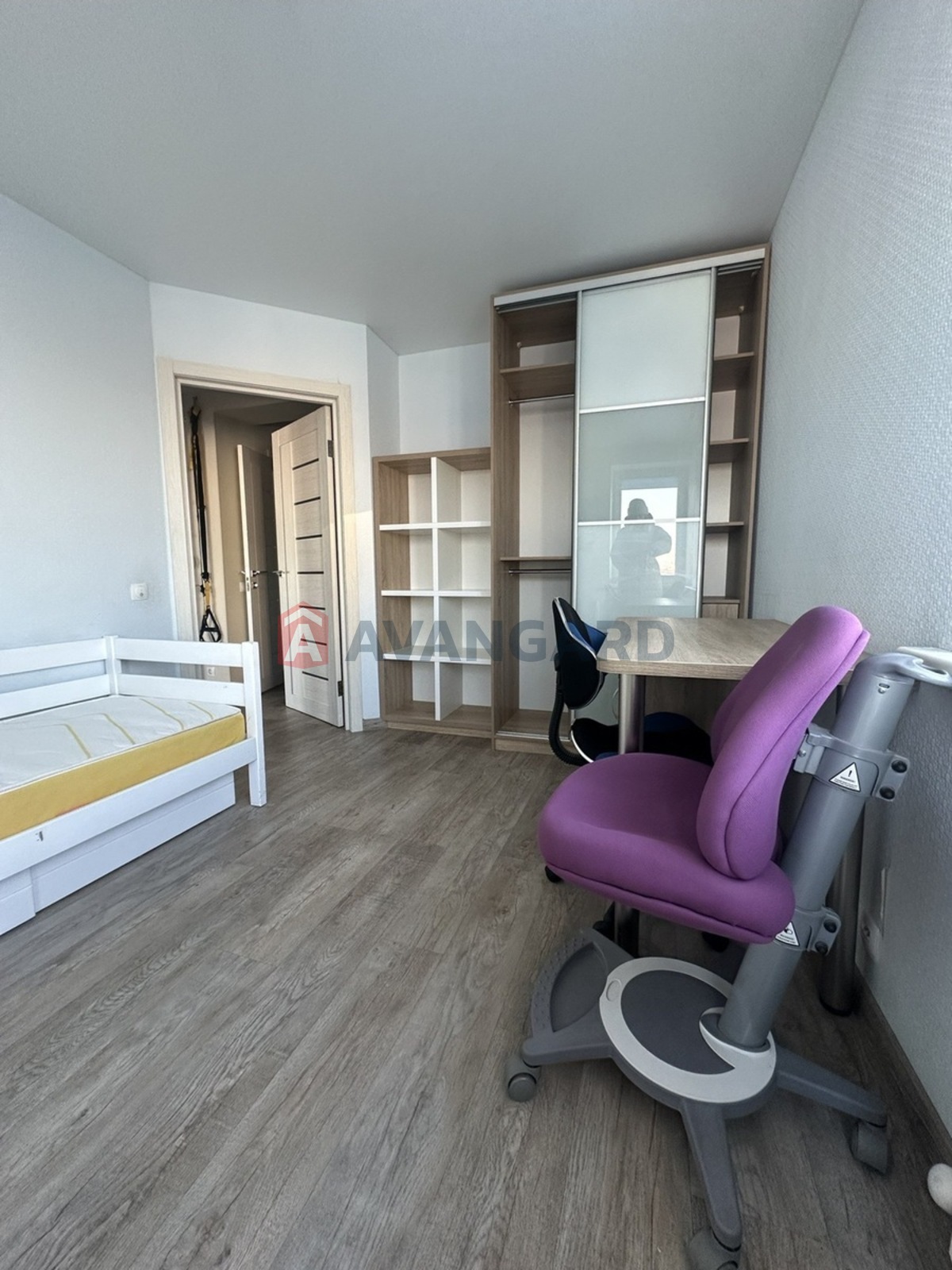 3 ��. ��������, 83/34/18 ��. �., 10/11 ������ ���� 8