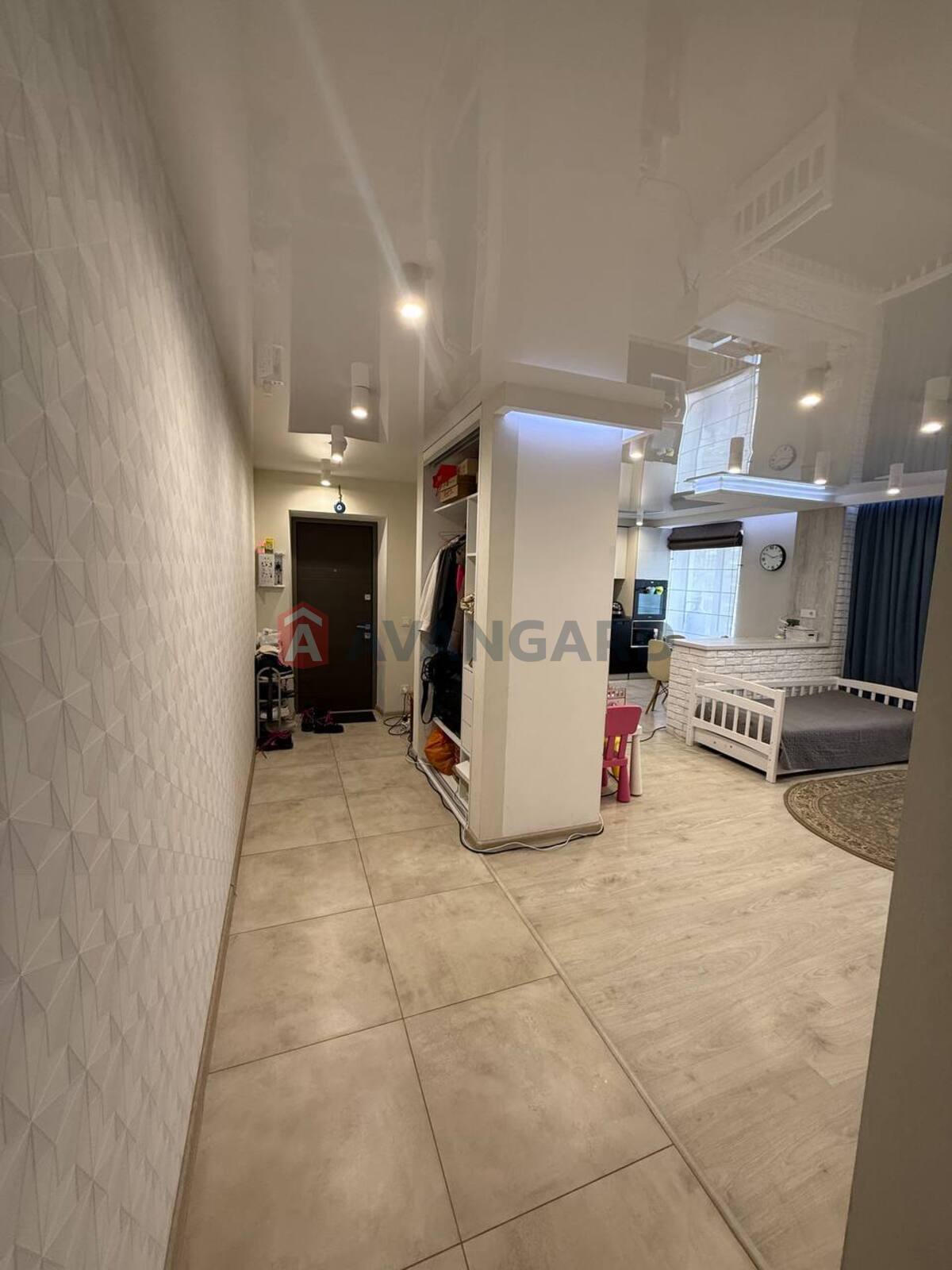 3 ����. ��������, 67/40/10 ��. �., 4/9 ���� ���� 8