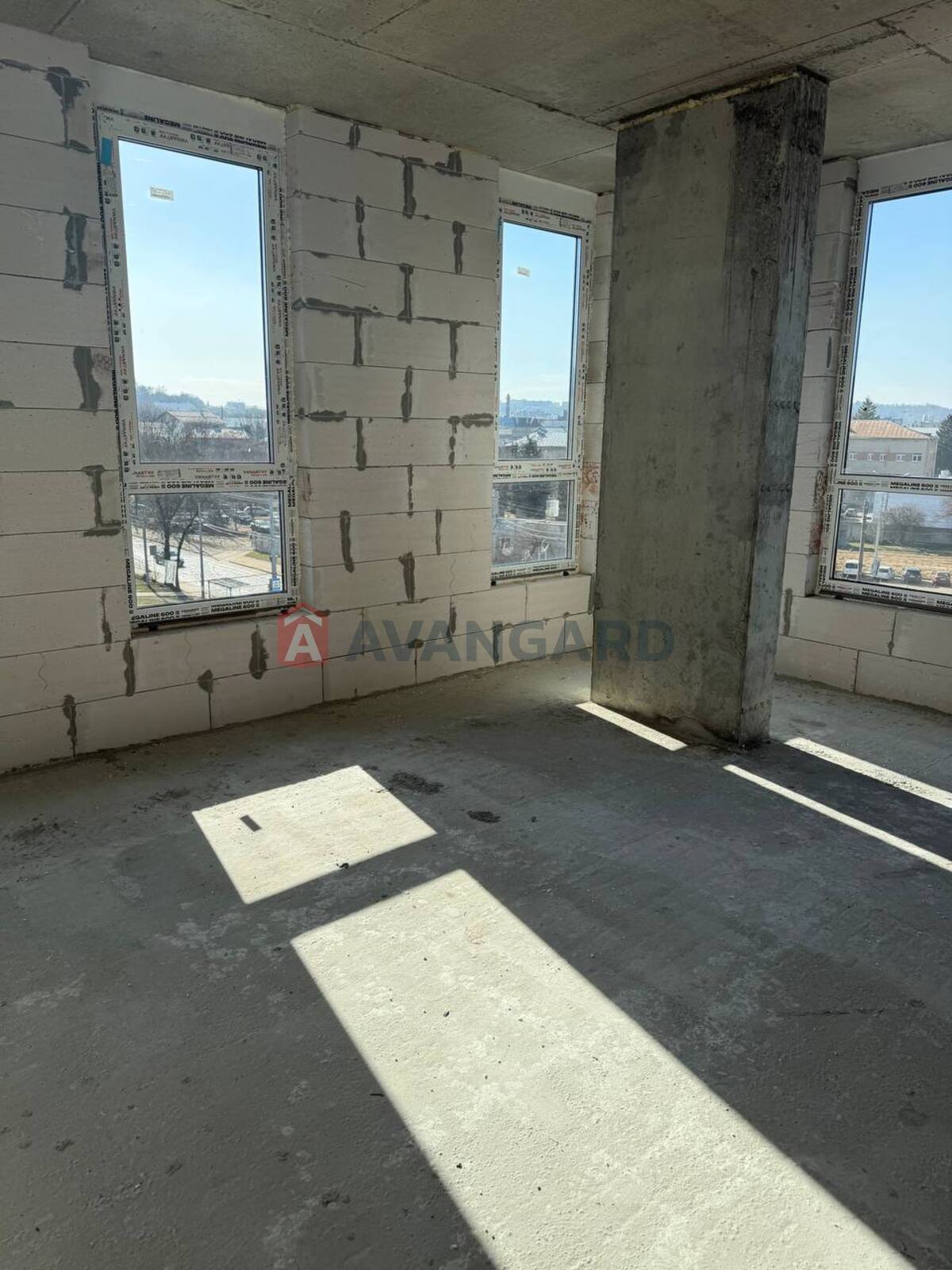 3 ��. ��������, 84,89/46,43/14,81 ��. �., 5/9 ������ ���� 9