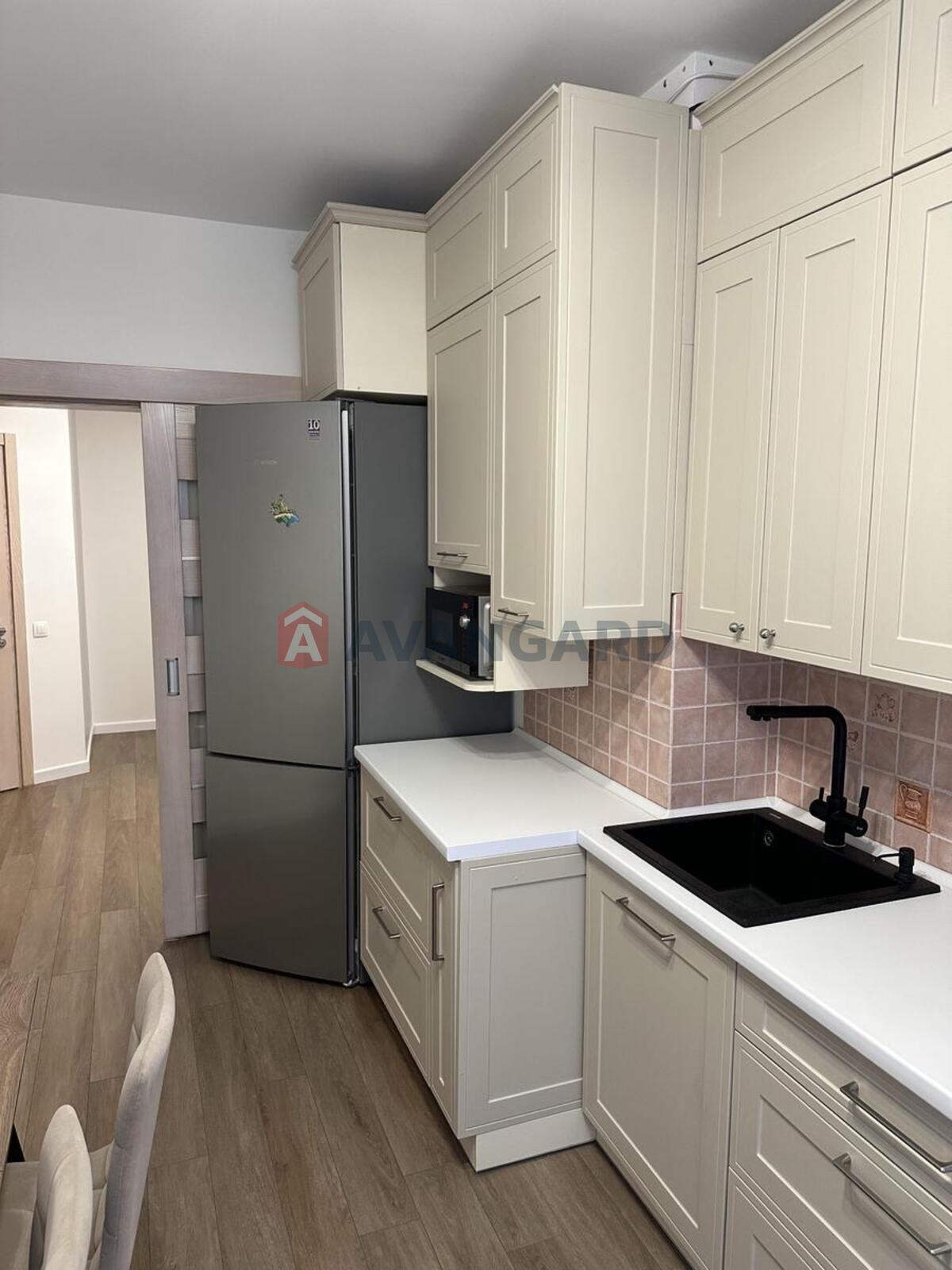 3 ��. ��������, 87/60/18 ��. �., 21/24 ������ ���� 2