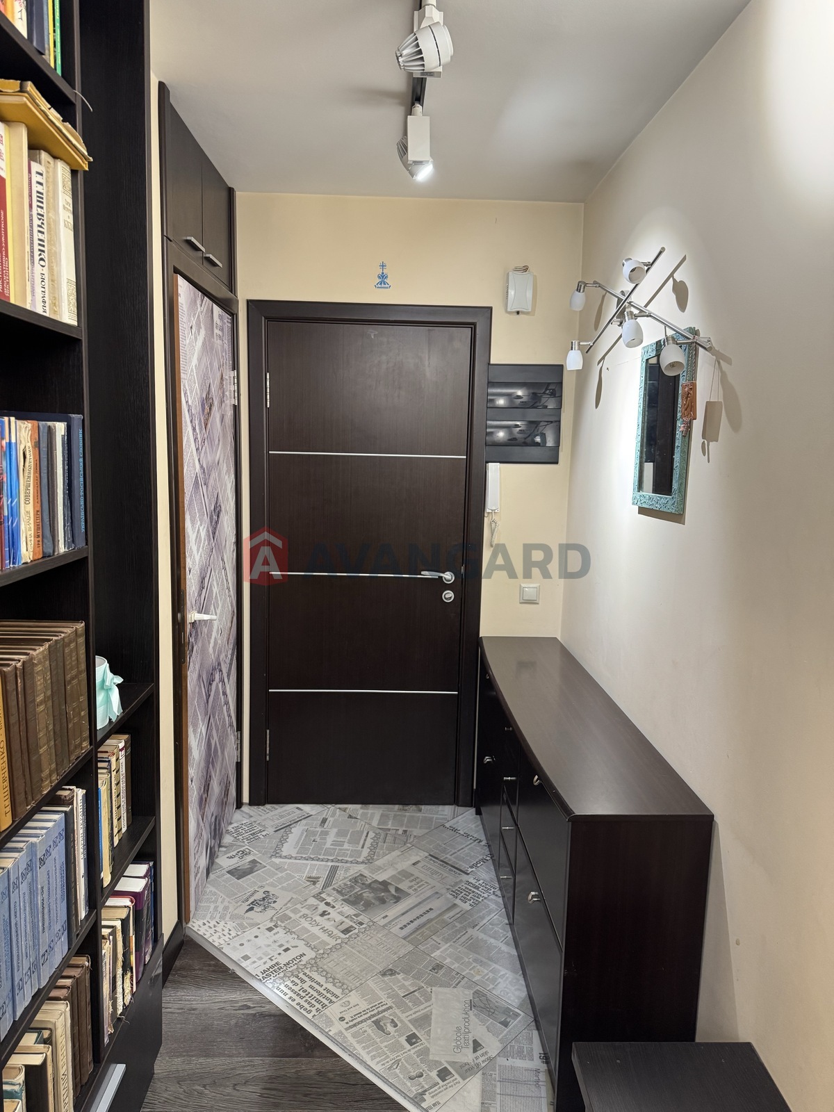 3 ��. ��������, 74.2/44.8/9.3 ��. �., 9/12 ������ ���� 10